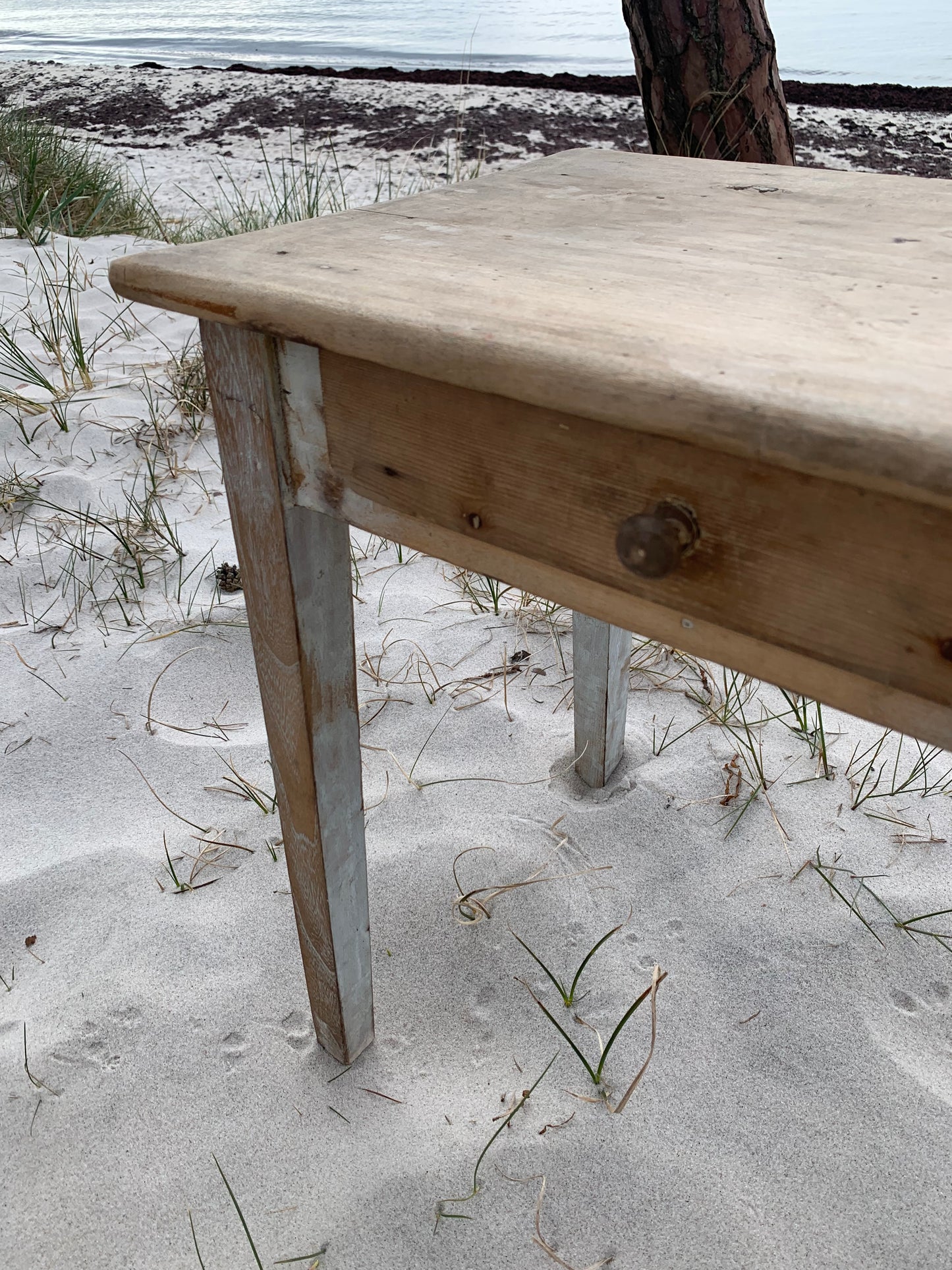 Französischer Kindertisch mit Schublade