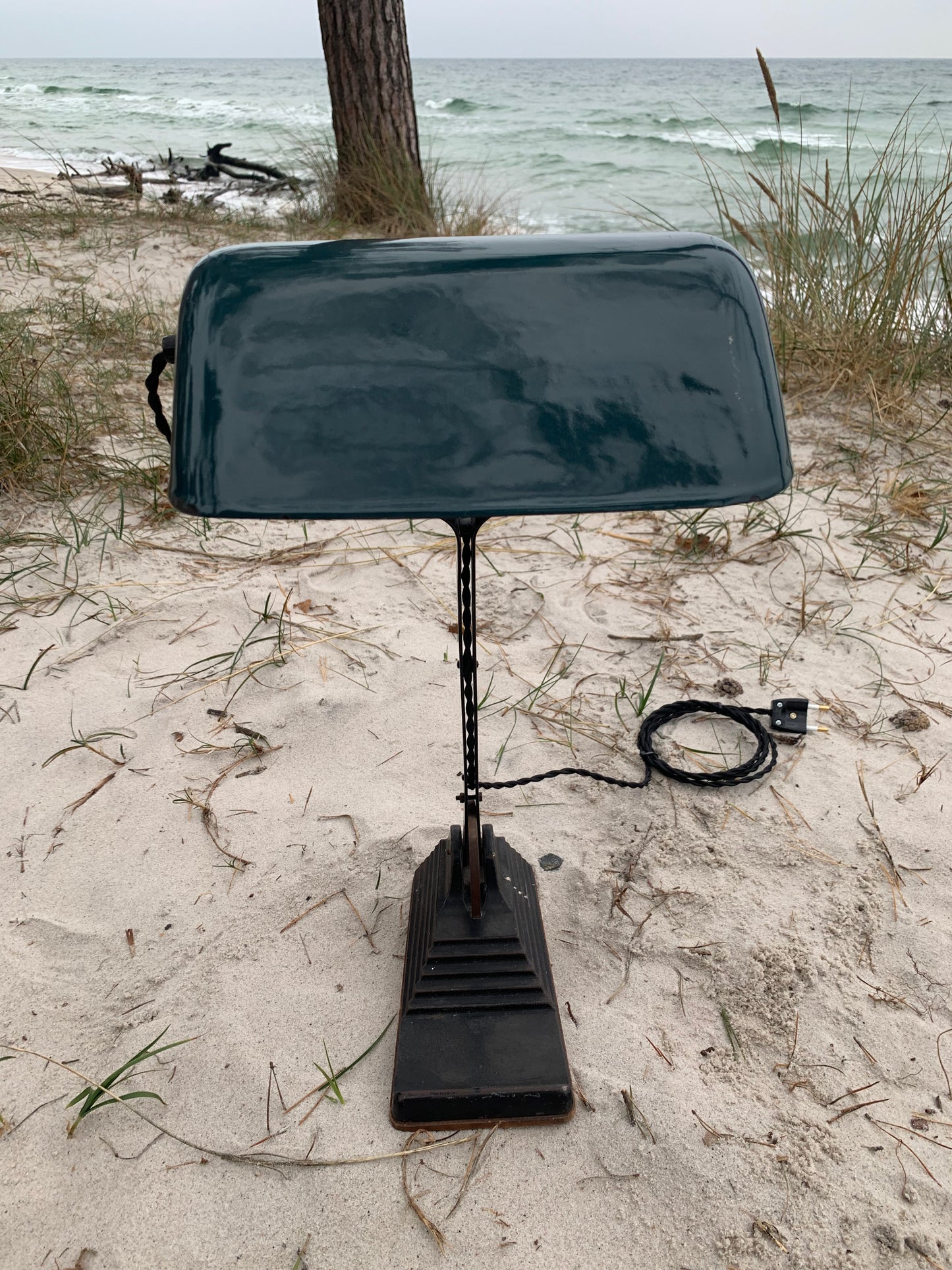 Notarlampe mit Emailschirm