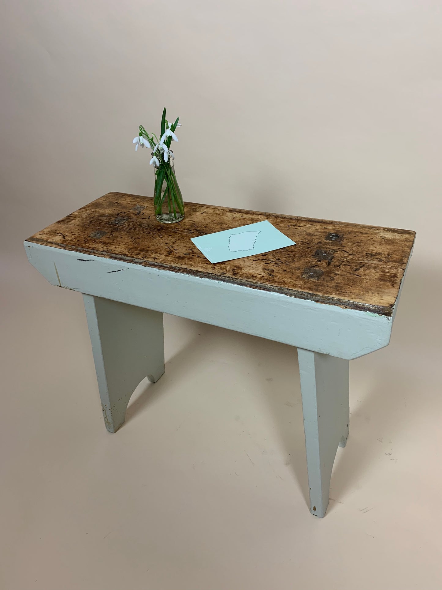 Kleine Bank mit viel Patina