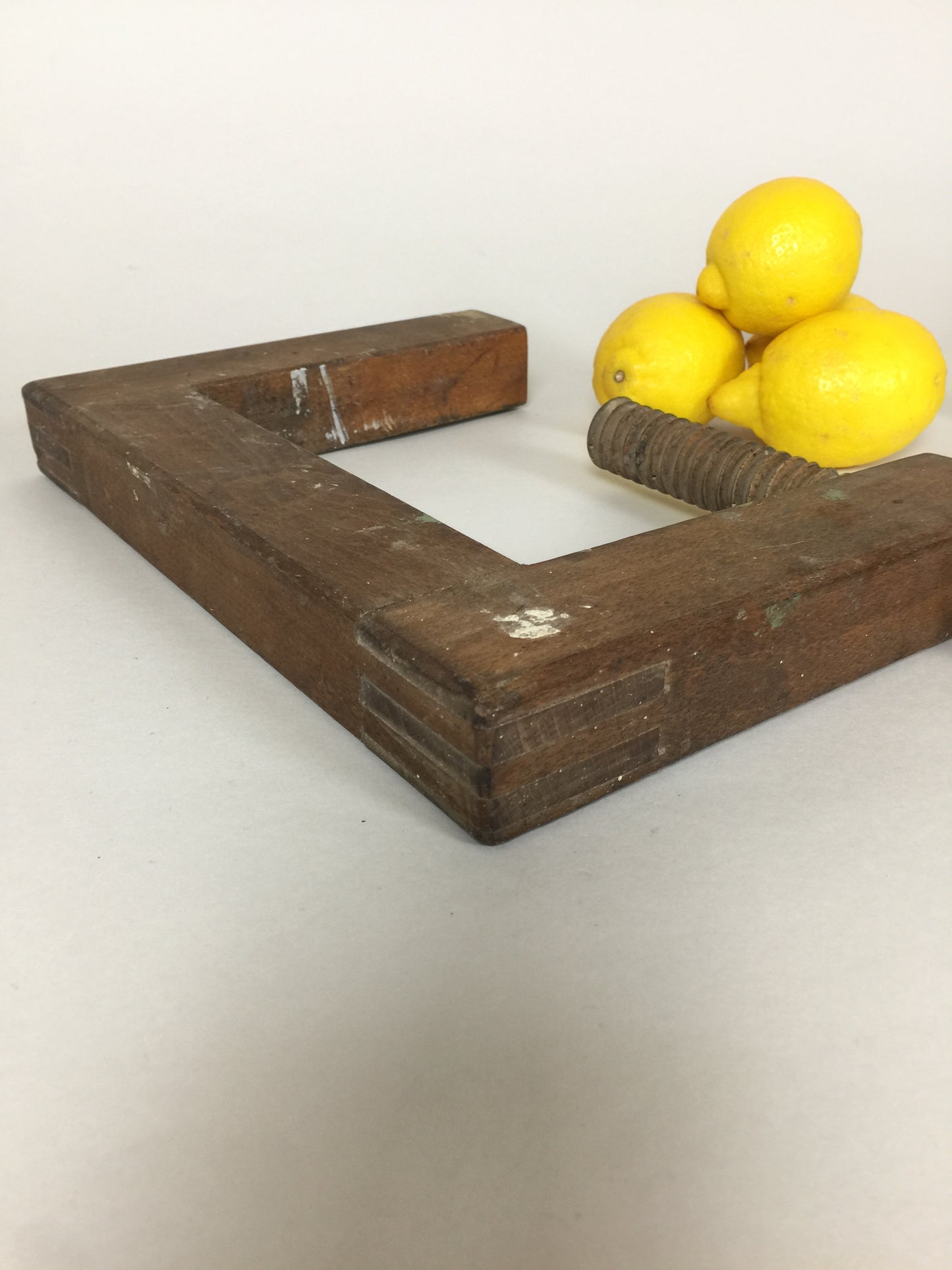 Alte und feine Schraubzwinge mit viel Patina