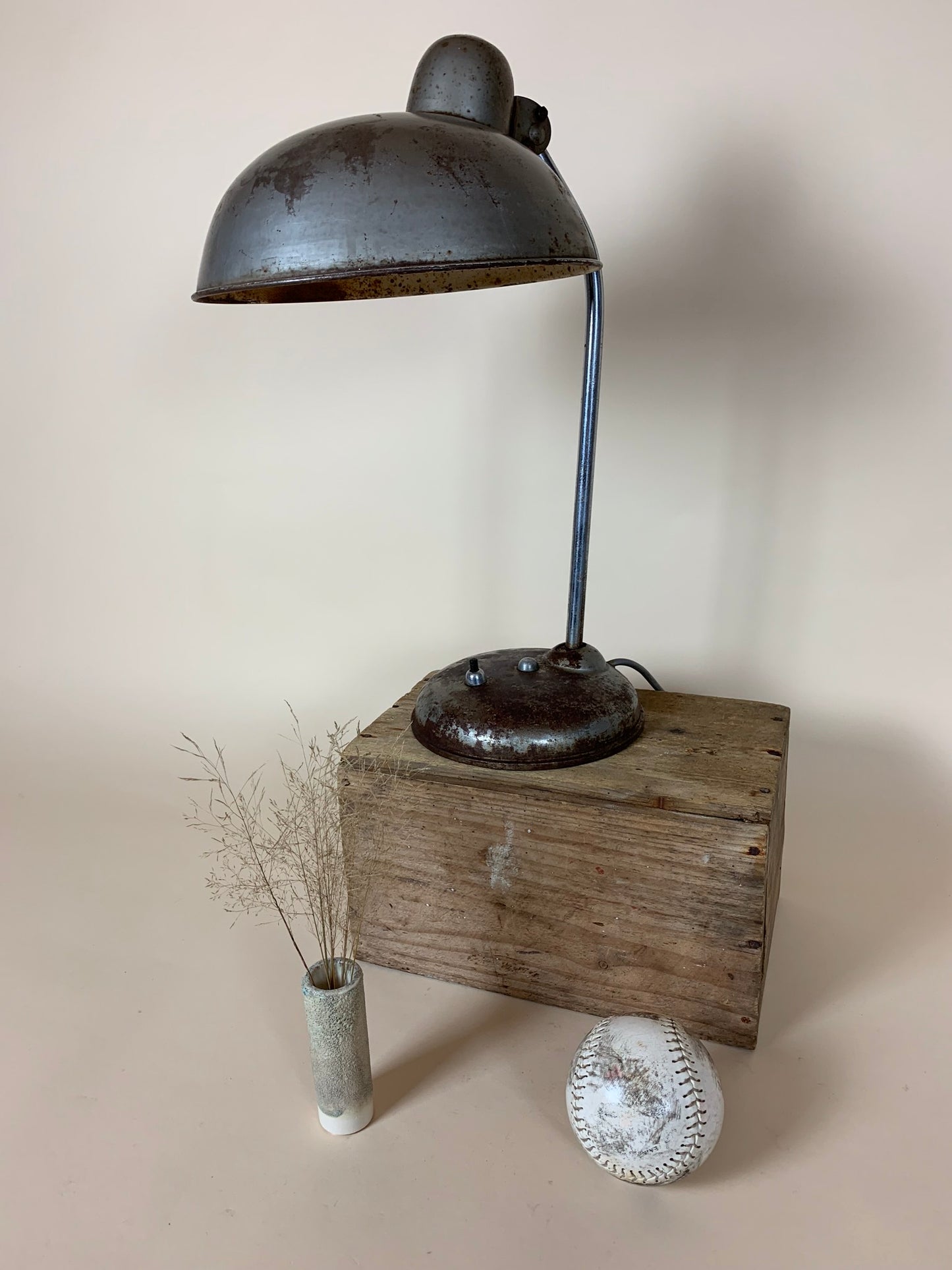 Helo Tischlampe mit viel schöner Patina