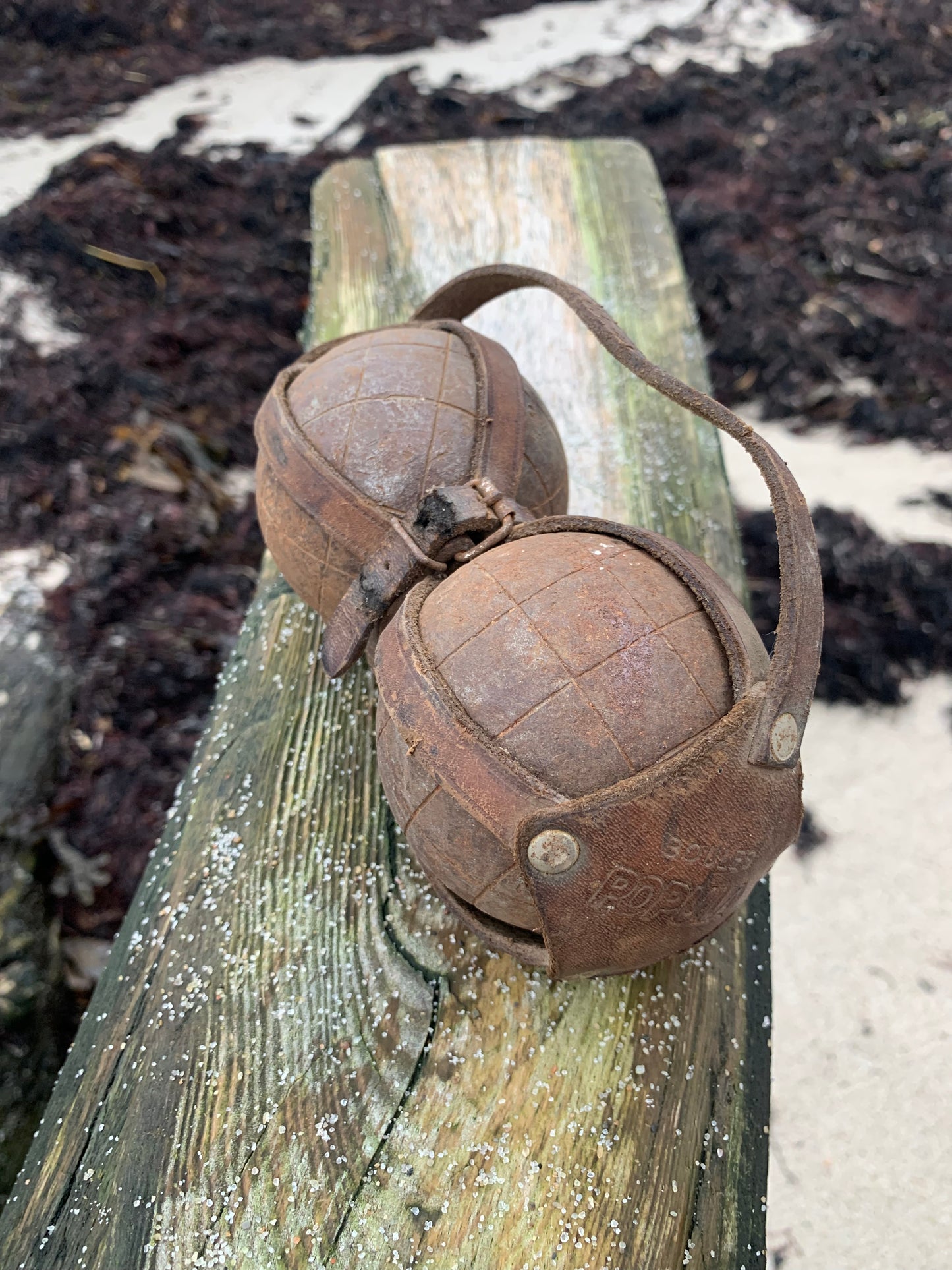 Alte französische Boule-Kugeln in Lederetui