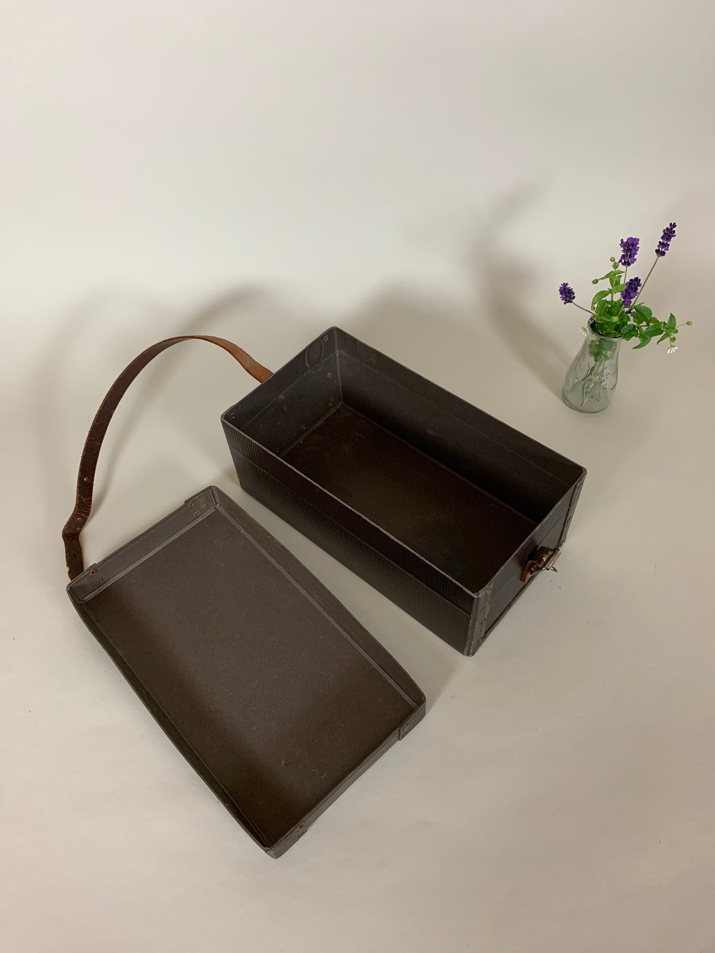 Schönes Archivetui mit Lederband