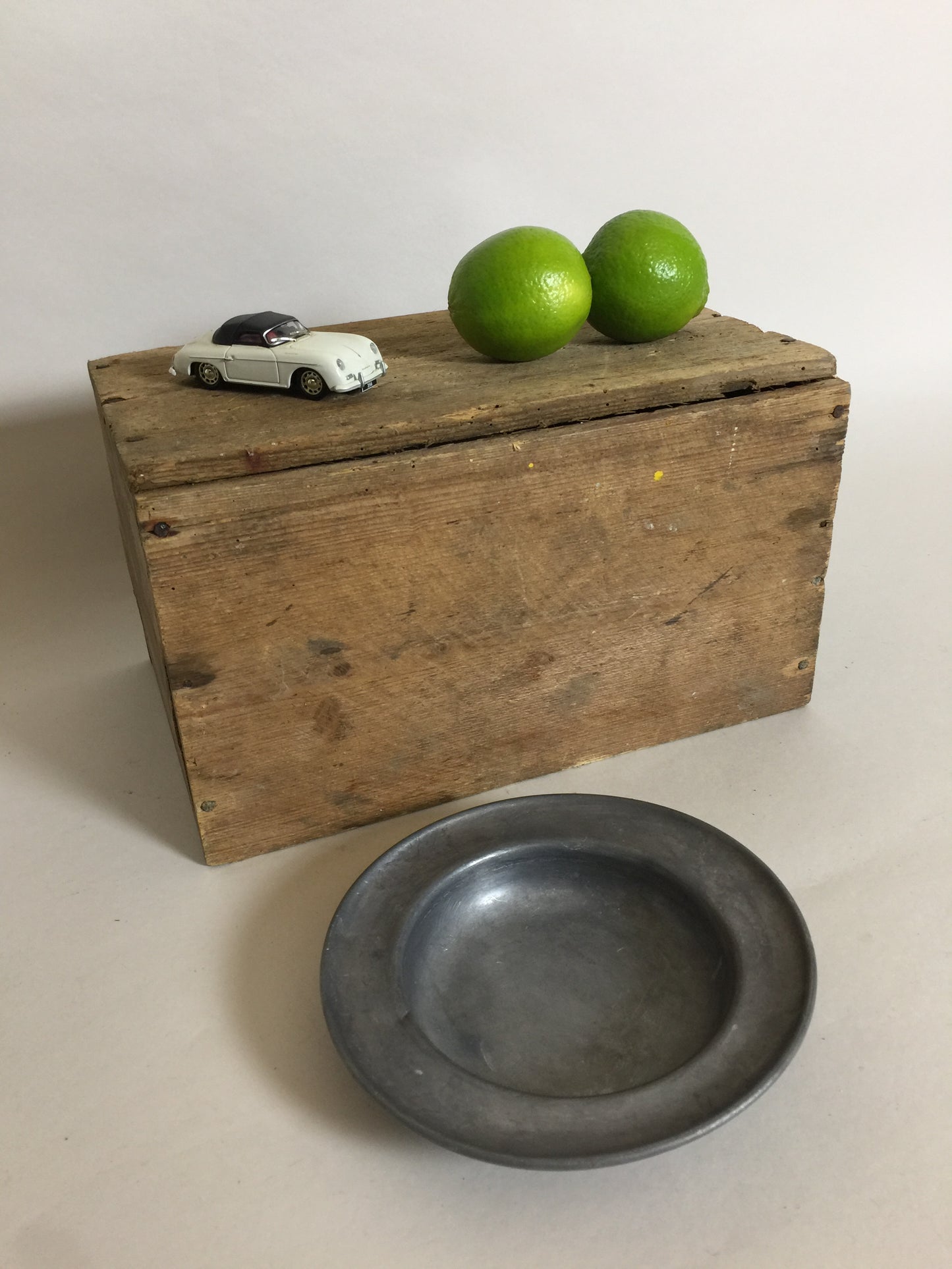 Schöne kleine Zinnschale