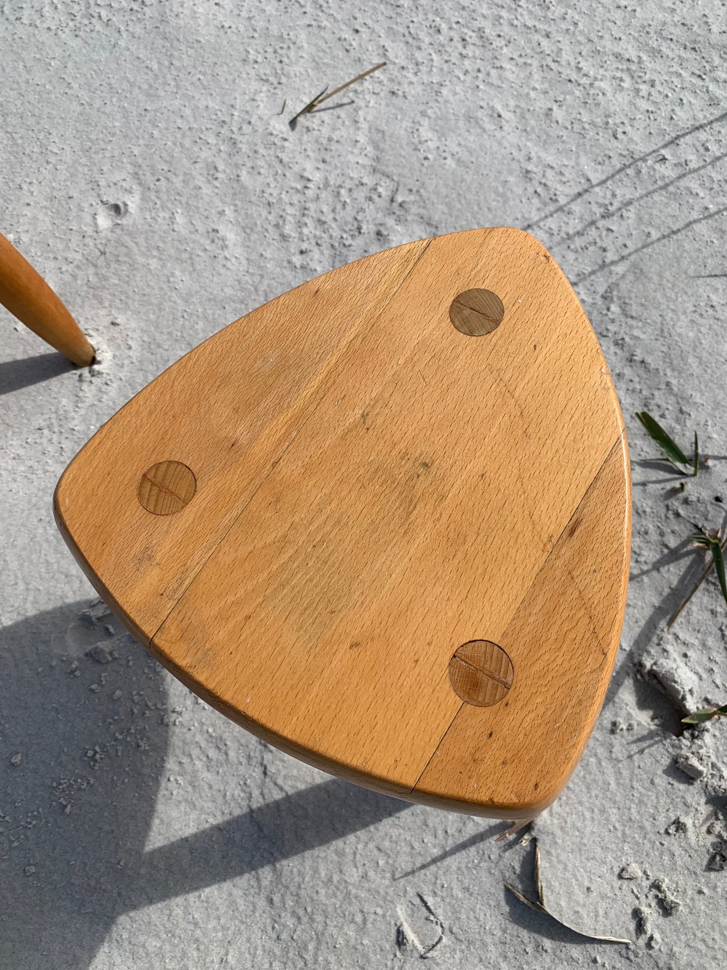 Kleiner Hocker aus Holz