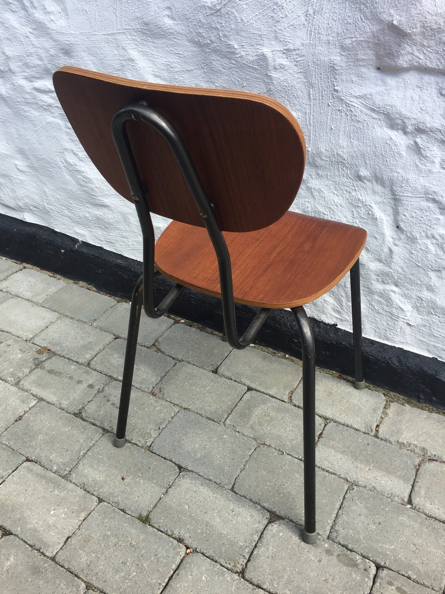 Schöner kleiner Schulstuhl