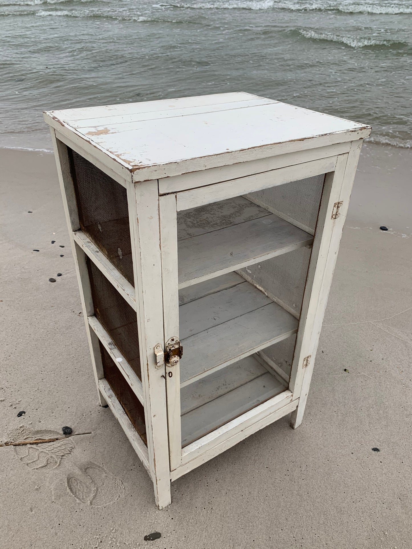 Schöner alter Fliegenschrank