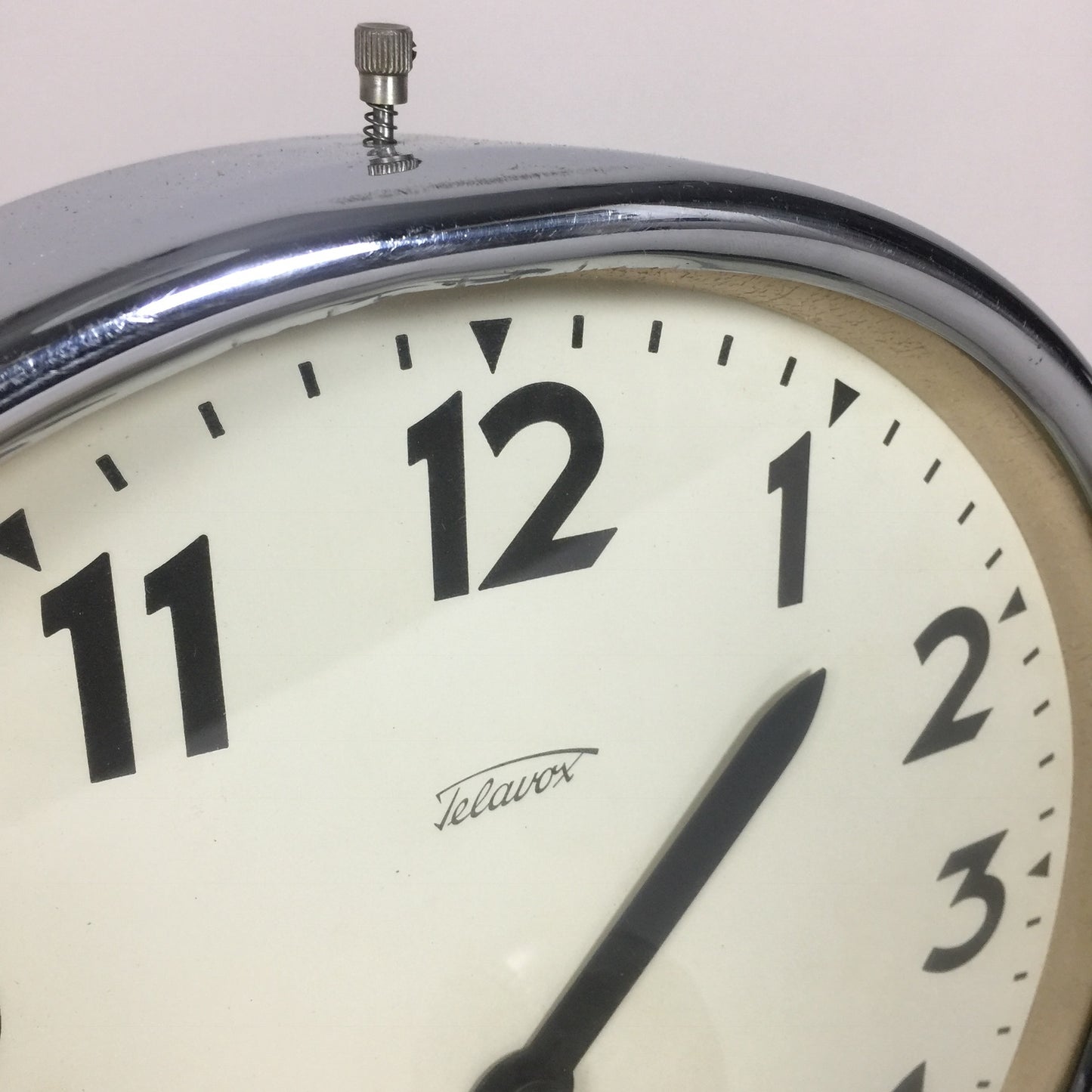 Schöne und sehr schöne Old School Uhr