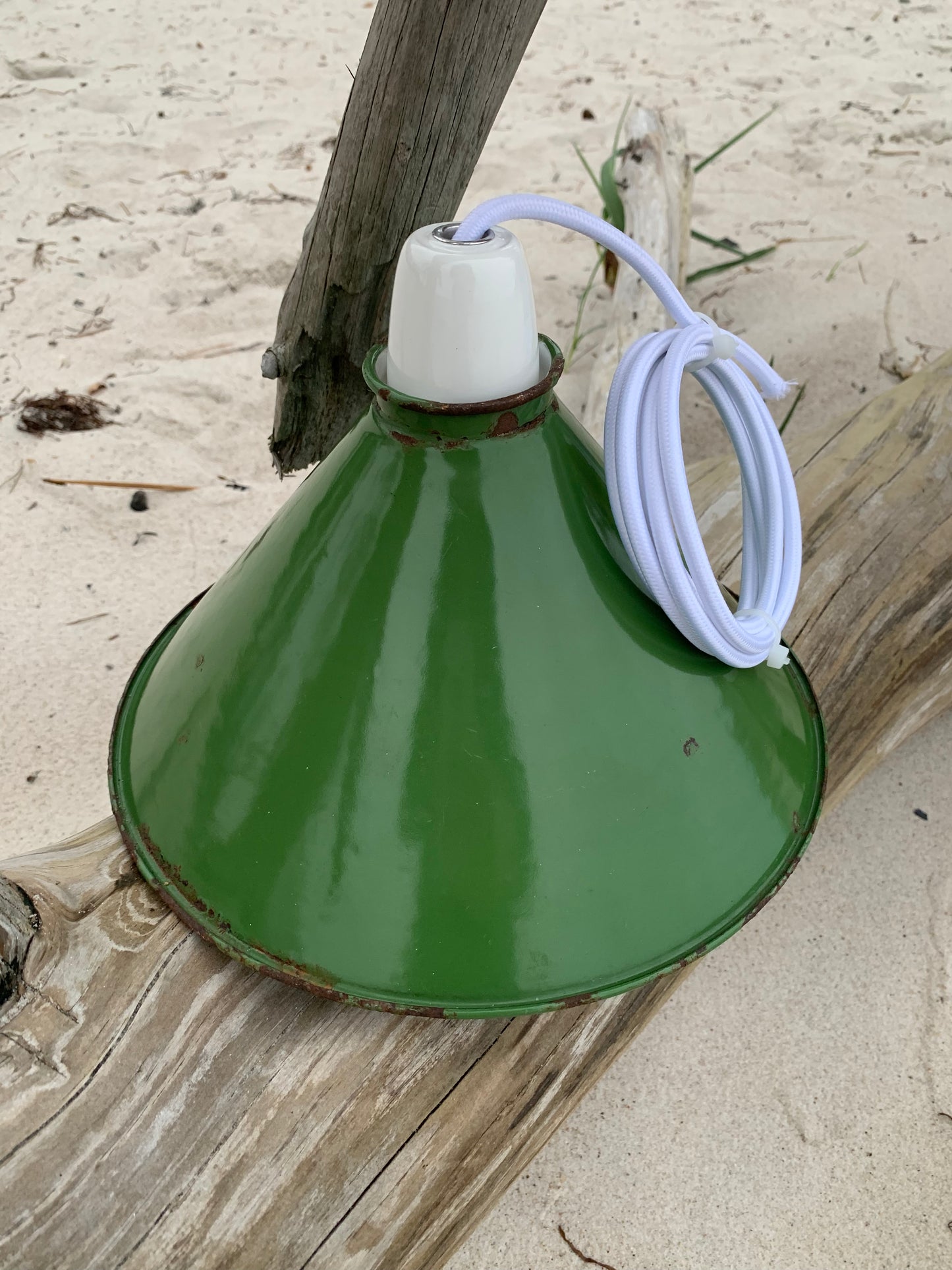 Lampe aus grüner Emaille