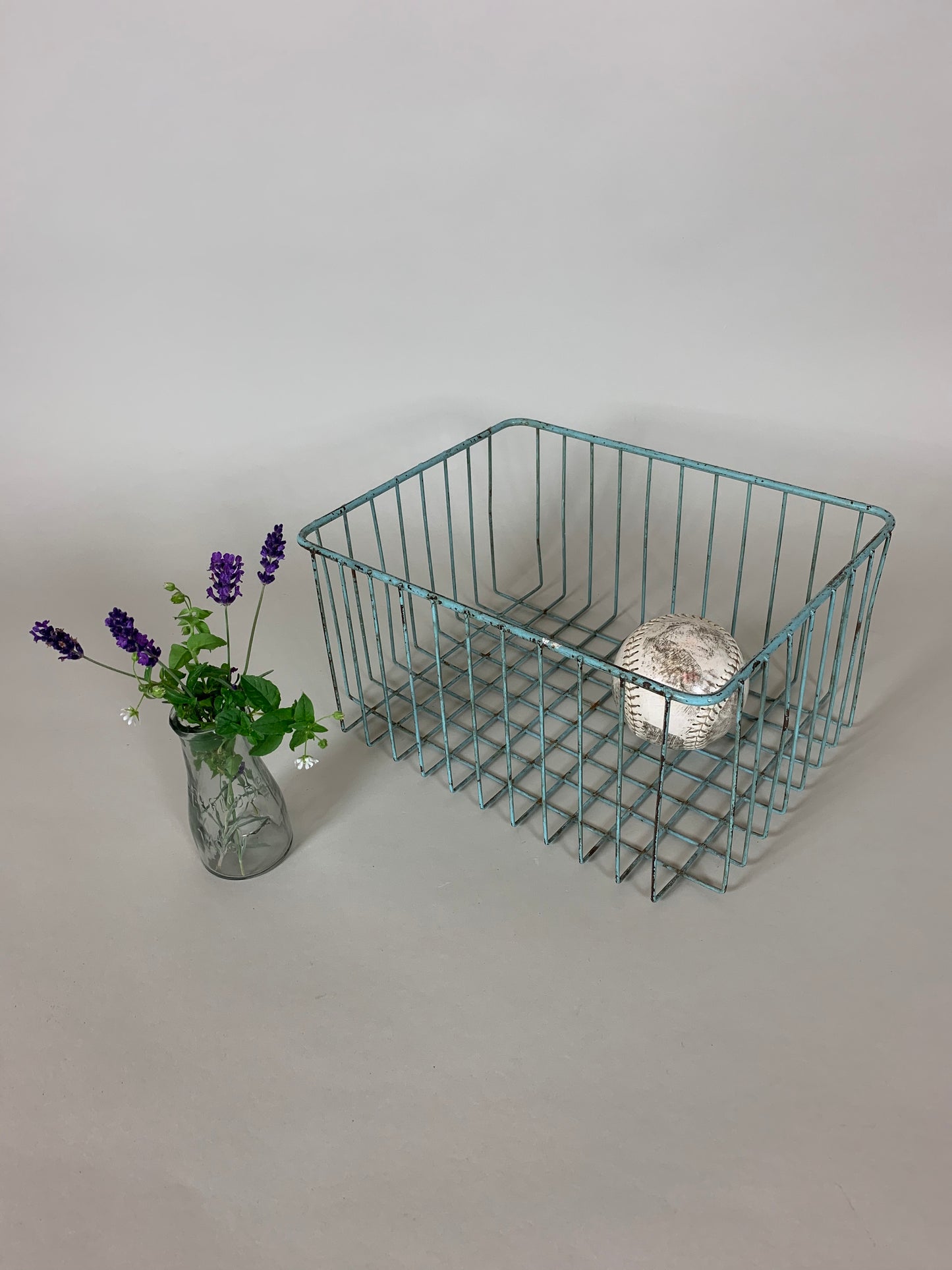 Drahtkorb mit viel Patina