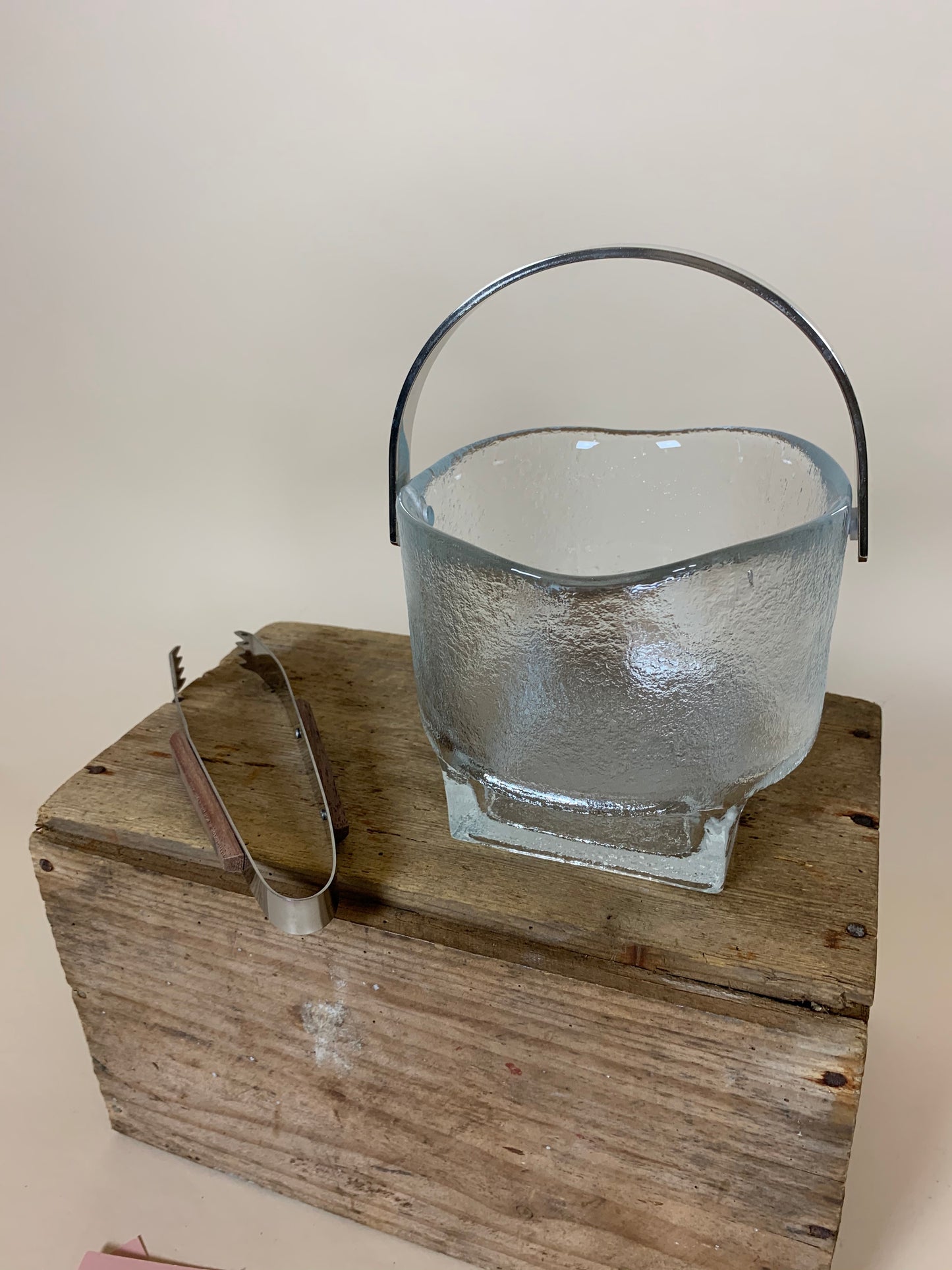 Eiskübel aus Glas mit Griff