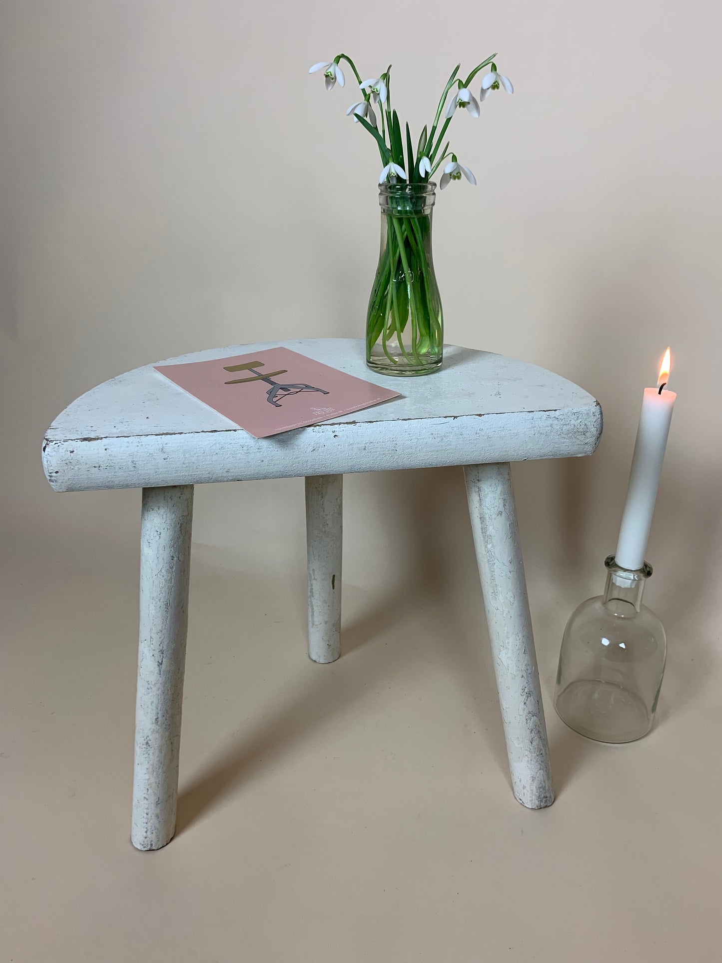 Dekorativer kleiner Melkschemel oder Melkstuhl