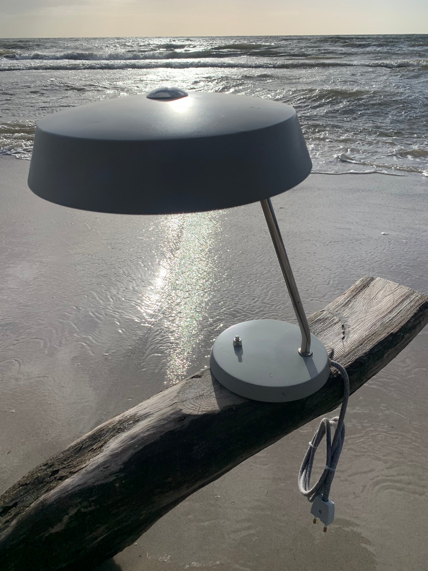 Schöne graue Vintage-Lampe