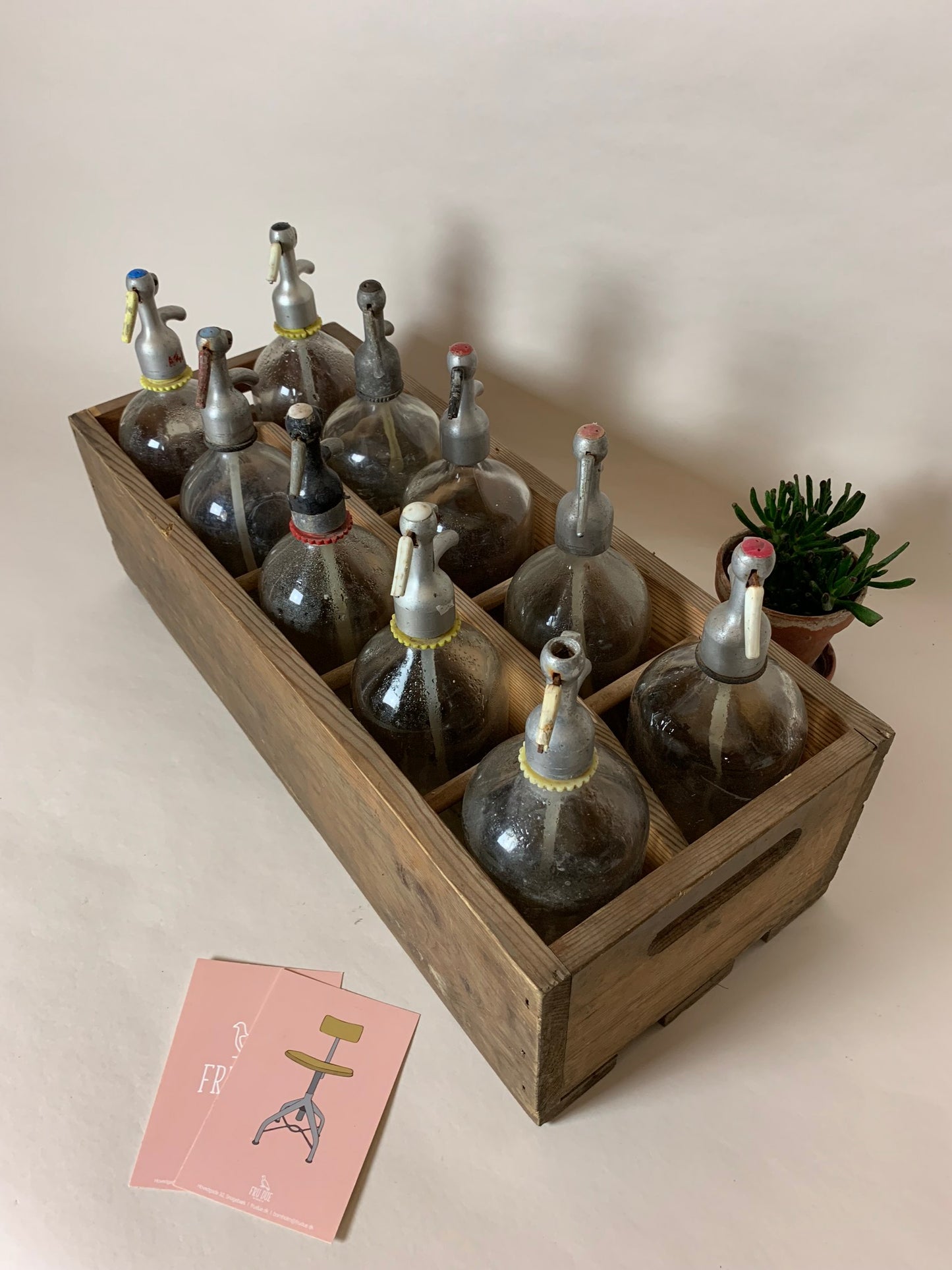 Holzkiste mit Platz für 10 Siphonflaschen - der Preis gilt nur für die Kiste, ohne Flaschen