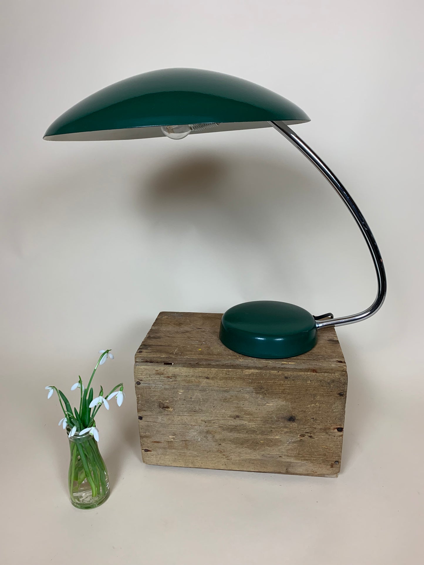 Vintage Kosaken UFO Tischlampe aus den 1950er Jahren.