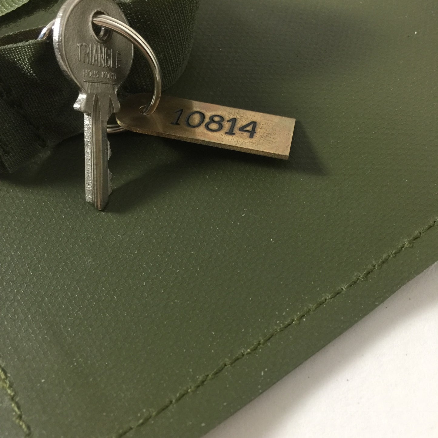 Militärtasche mit Schloss und nummeriertem Schlüssel (Preis gilt pro Stück)