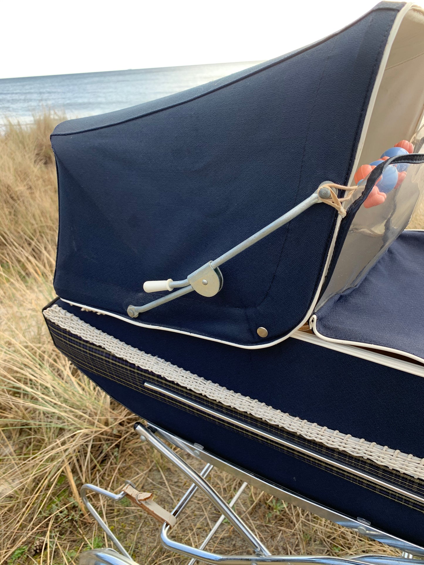 Puppenwagen mit Einkaufsnetz