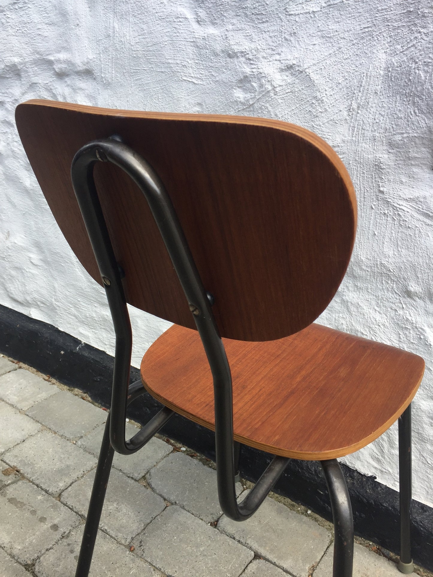 Schöner kleiner Schulstuhl