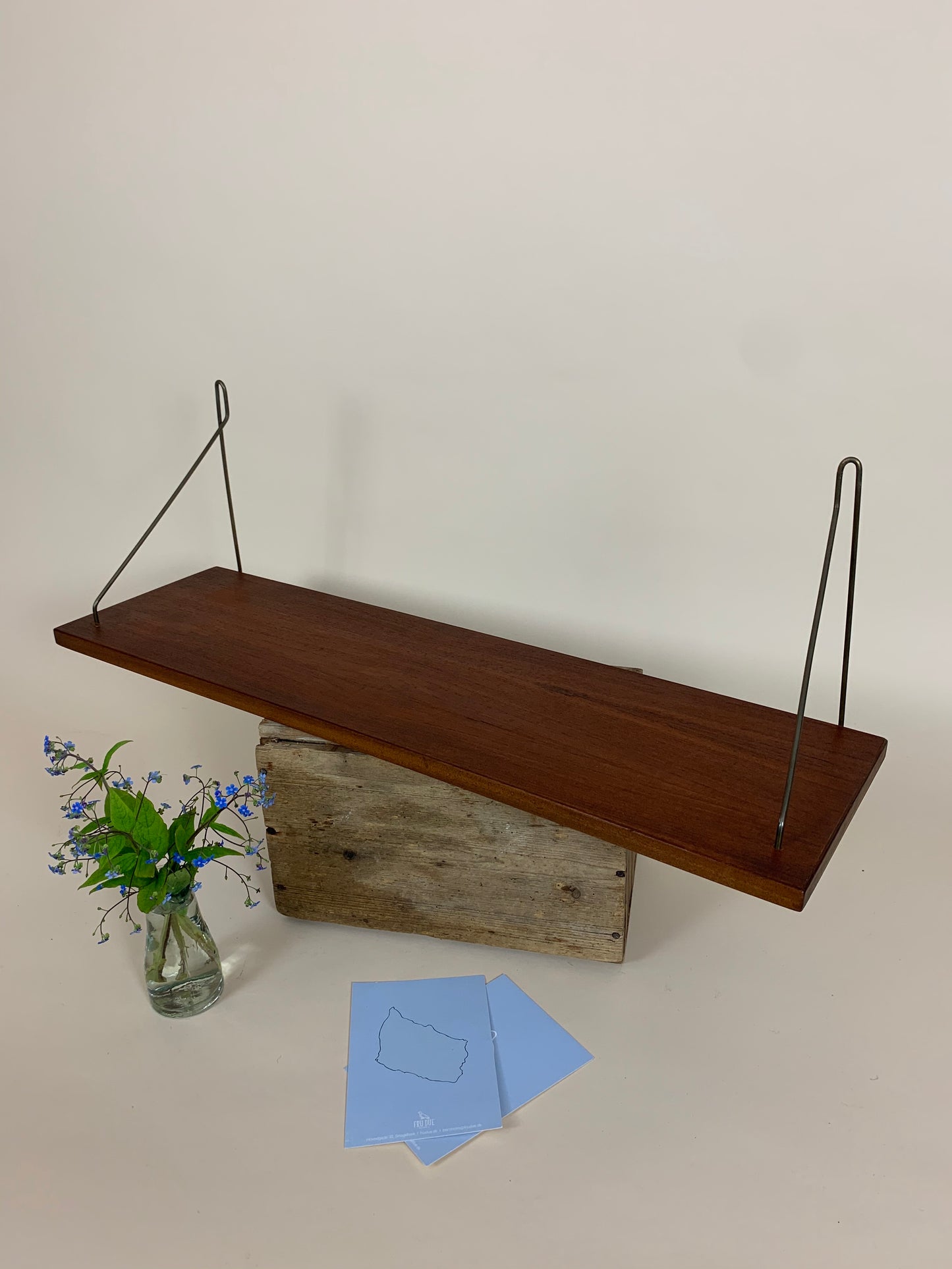 Regal aus Teakholz