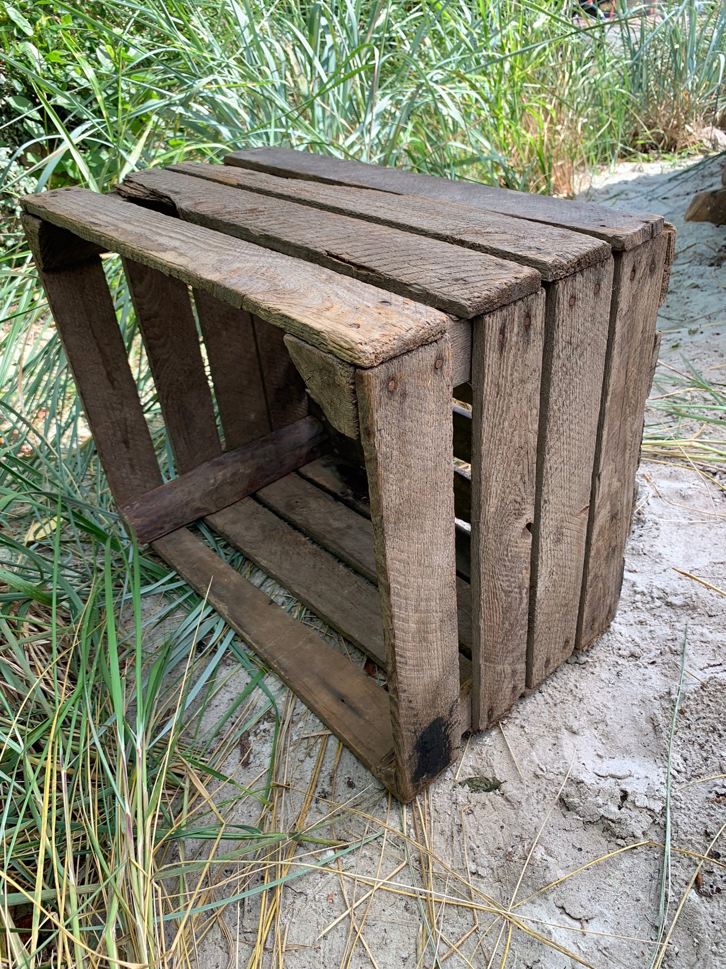 Alte Obstkiste mit Patina