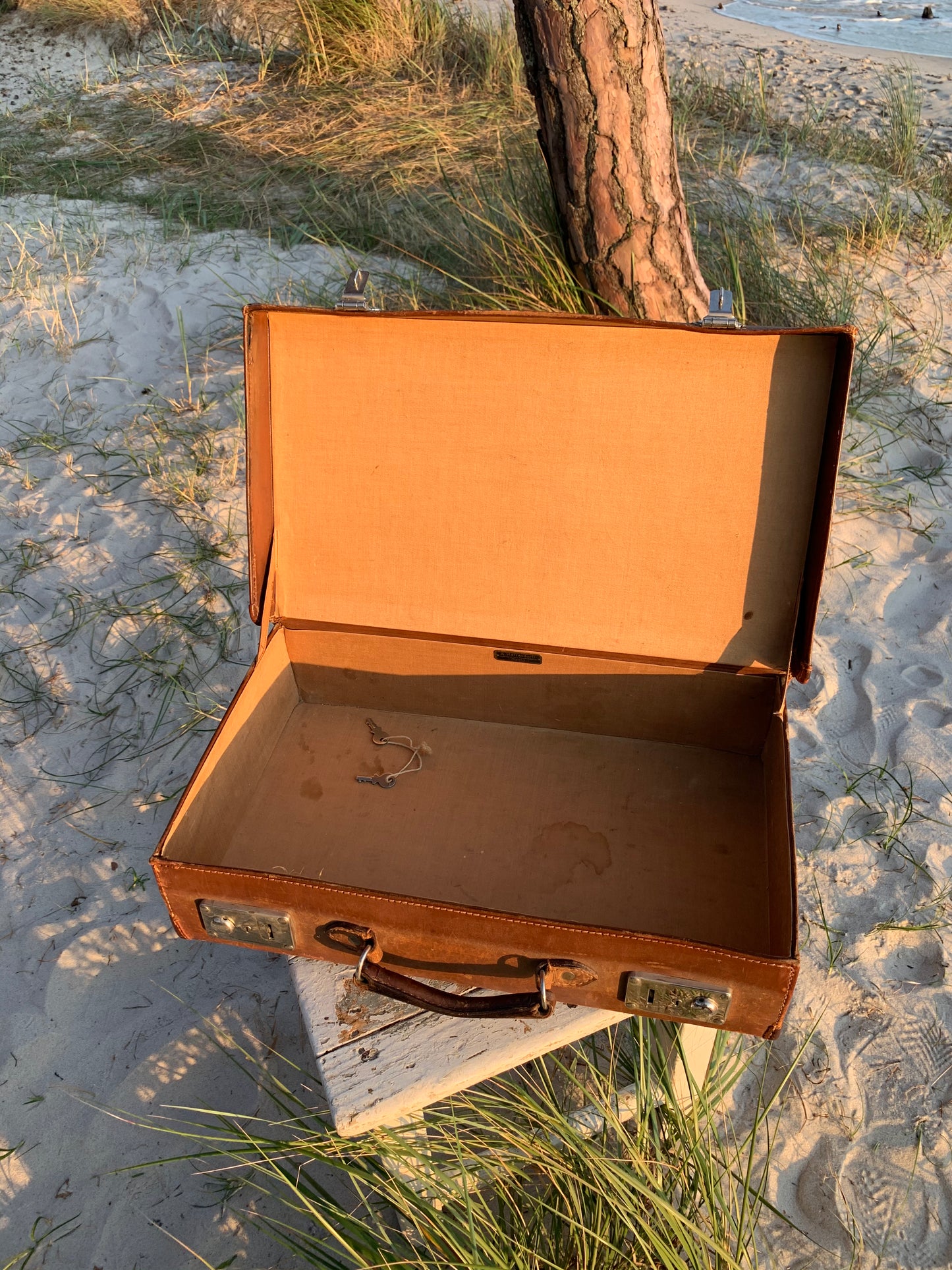 Koffer aus Leder mit viel Patina