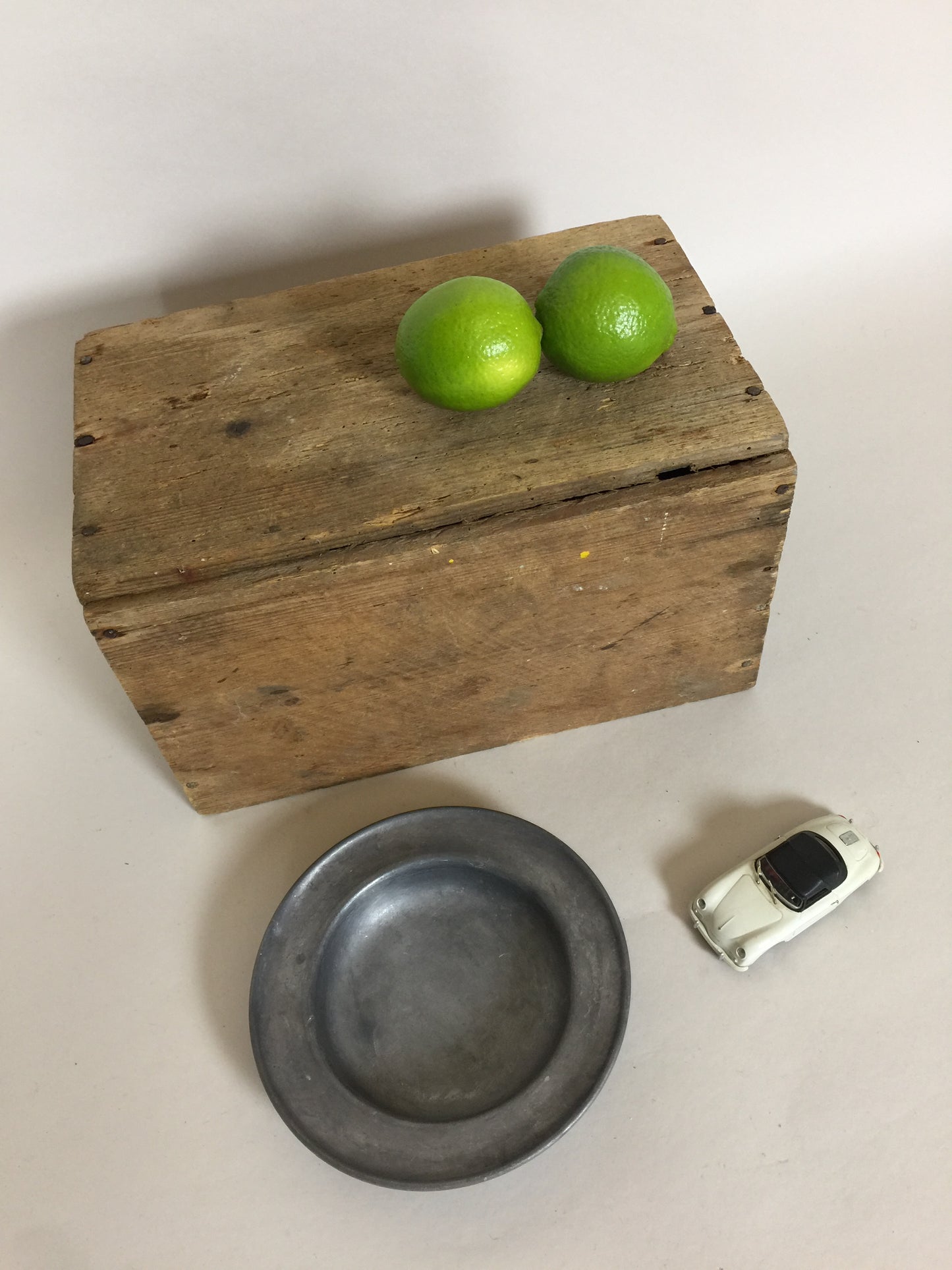 Schöne kleine Zinnschale