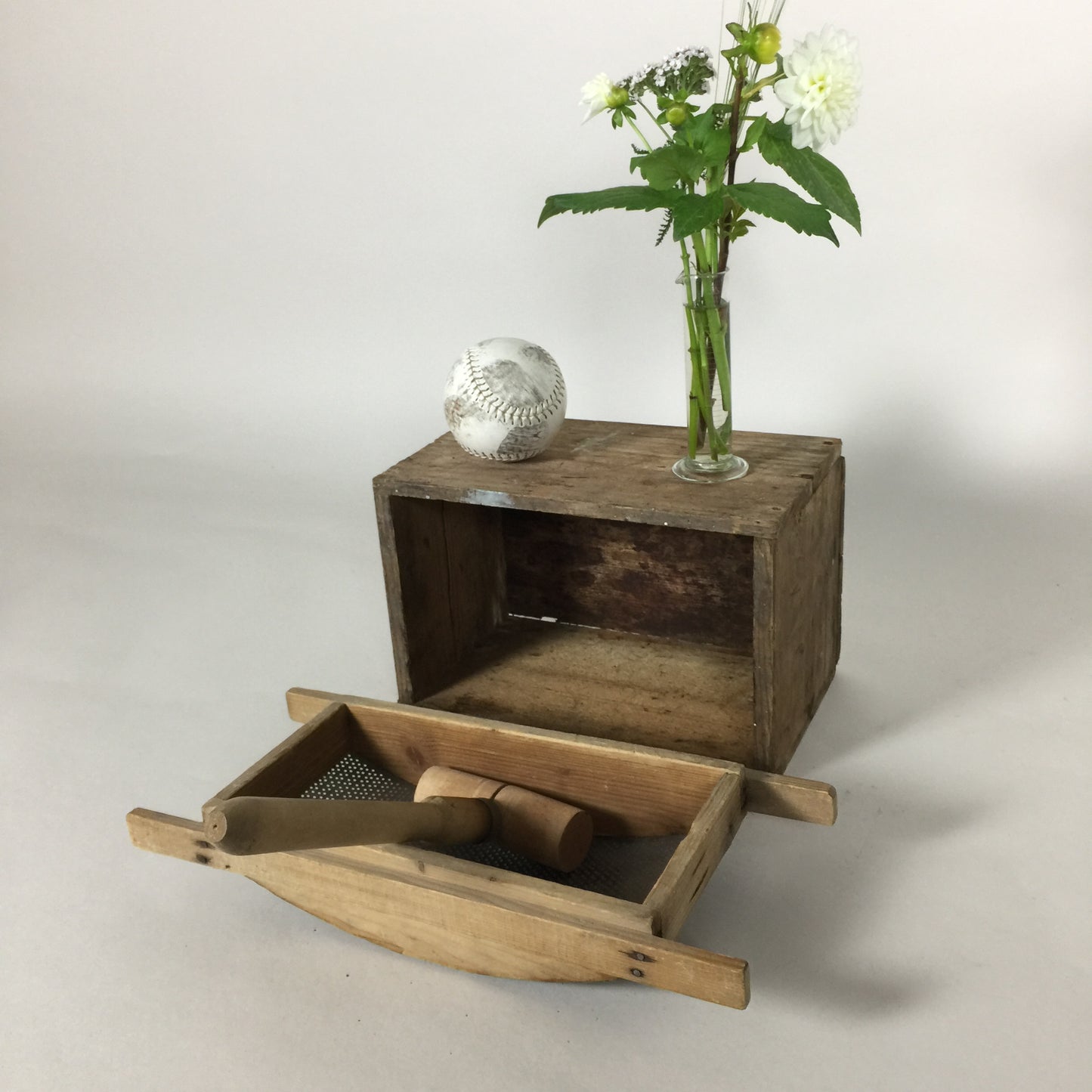 Feines Holzsieb mit Rolle