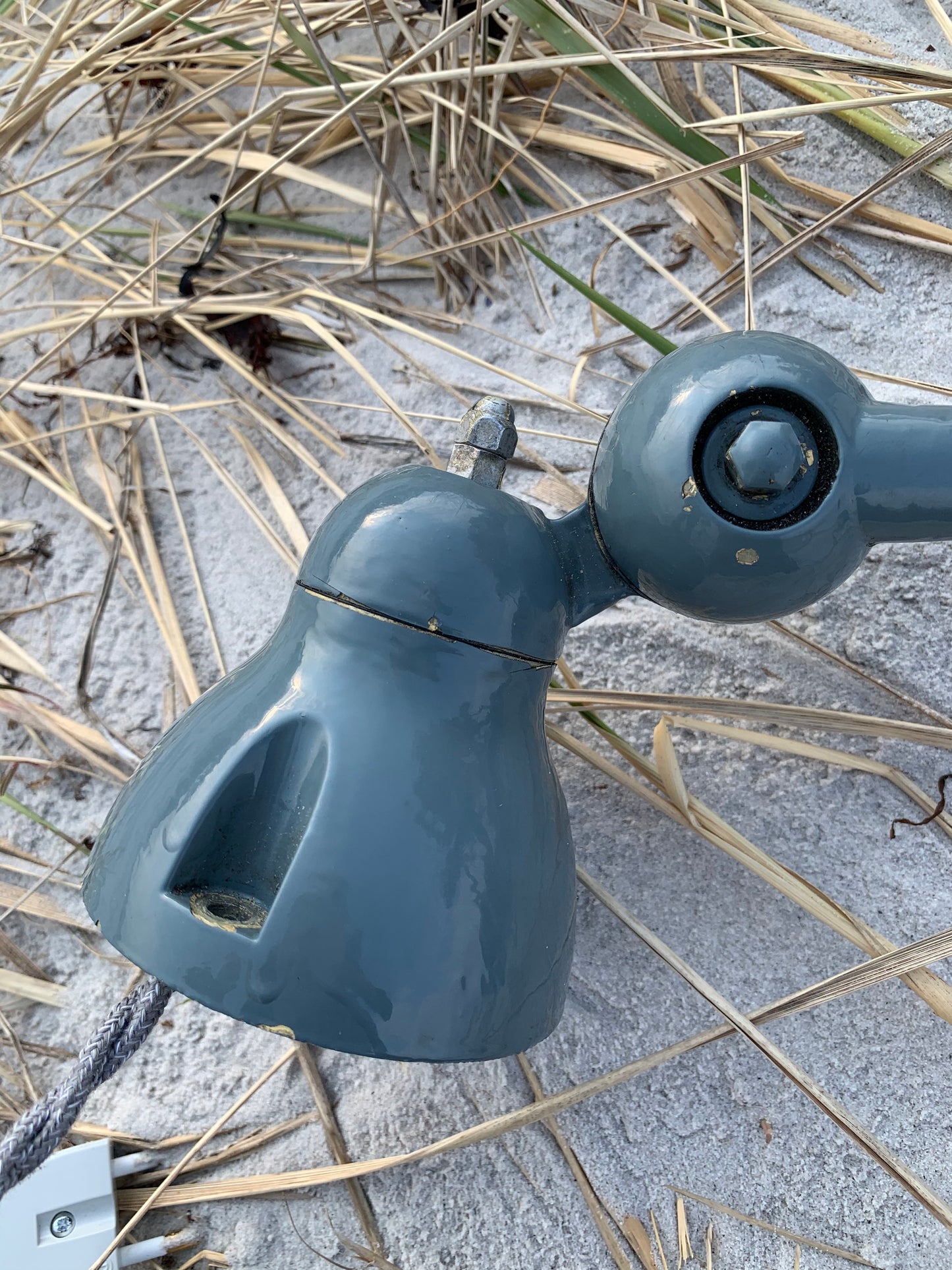 Jieldé Wandleuchte in Grau mit viel Patina