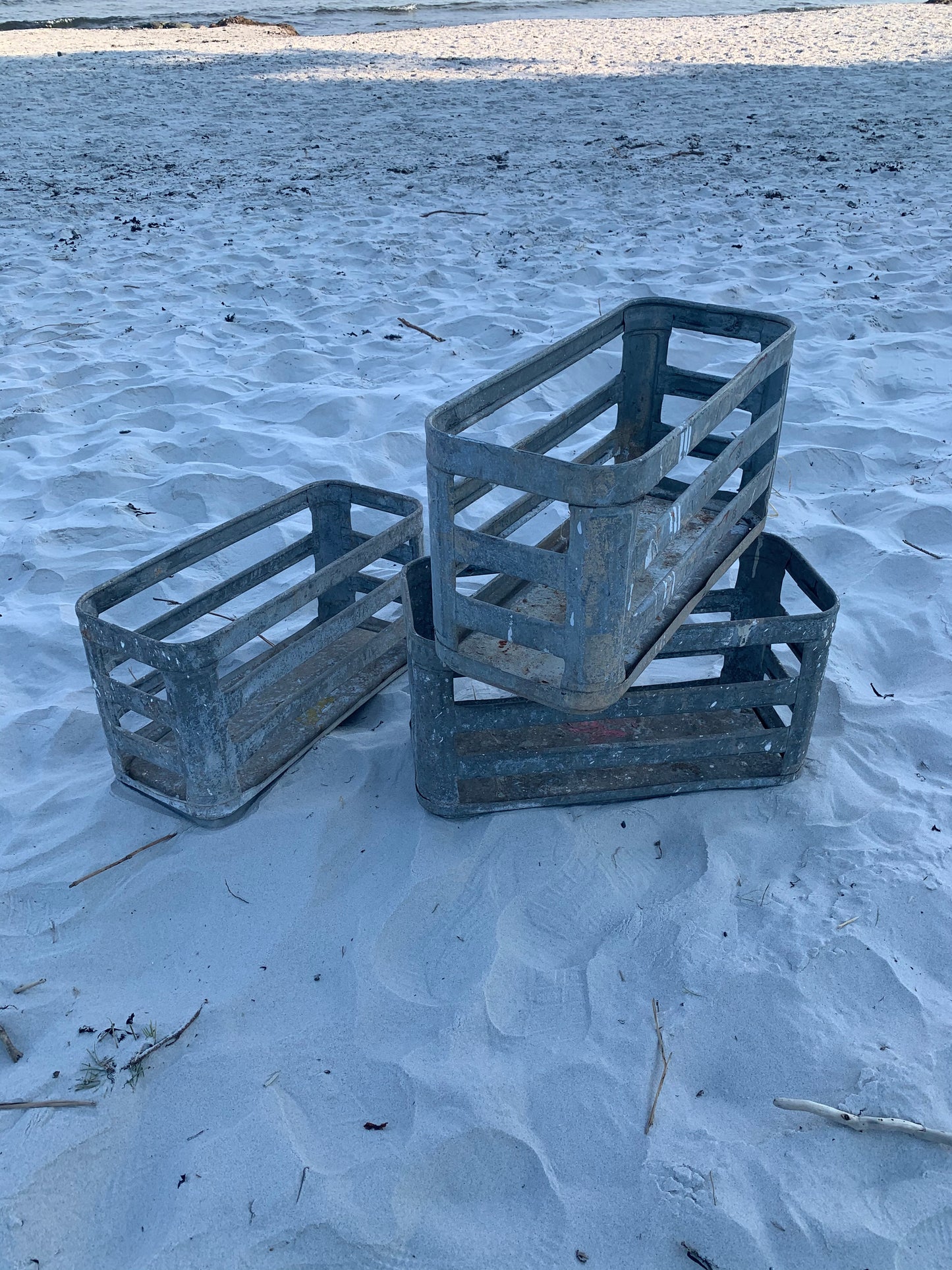 Rohes und robustes Metallgehäuse - Der Preis ist pro STCK.