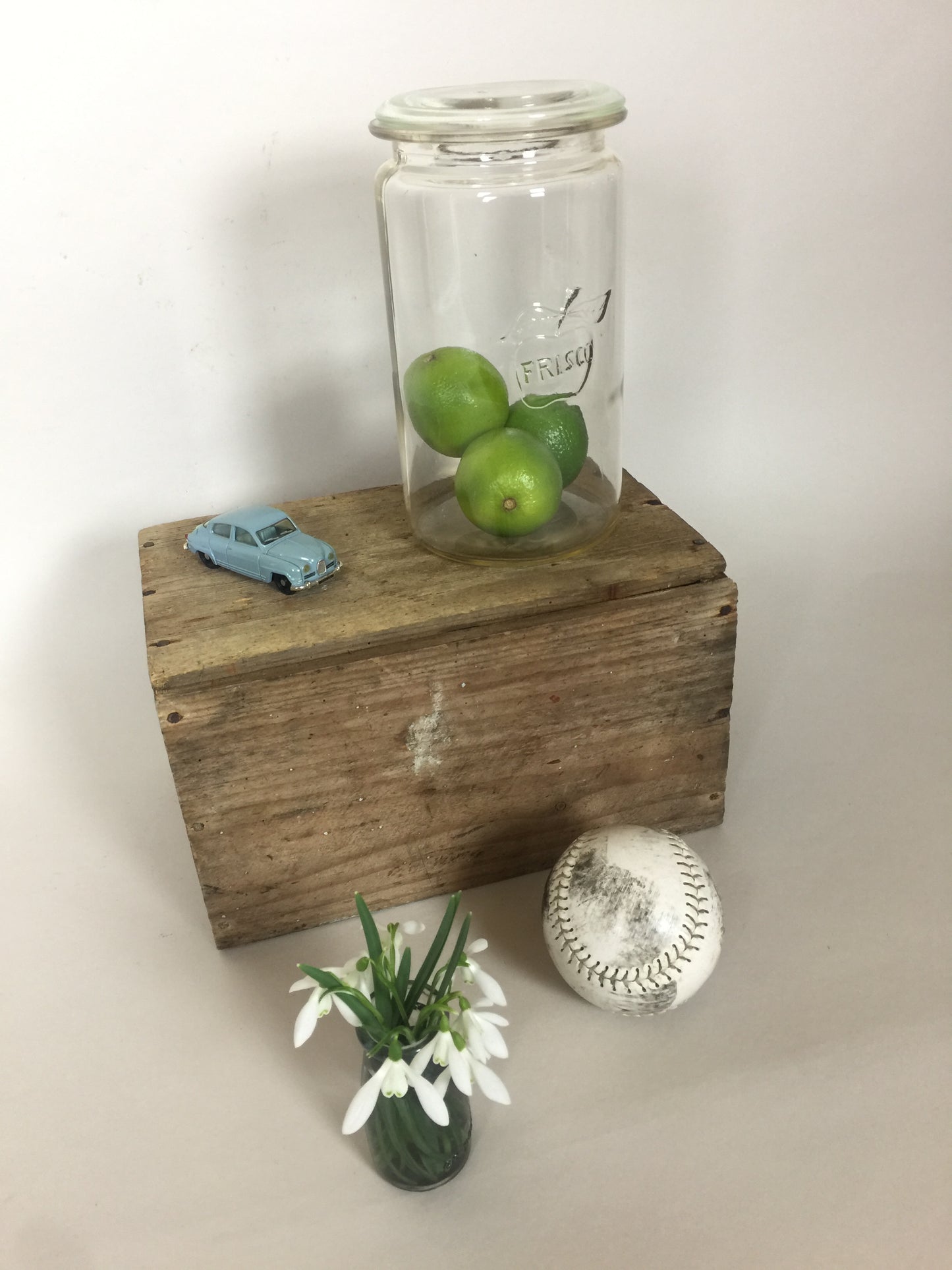 Altes Marmeladenglas mit Deckel