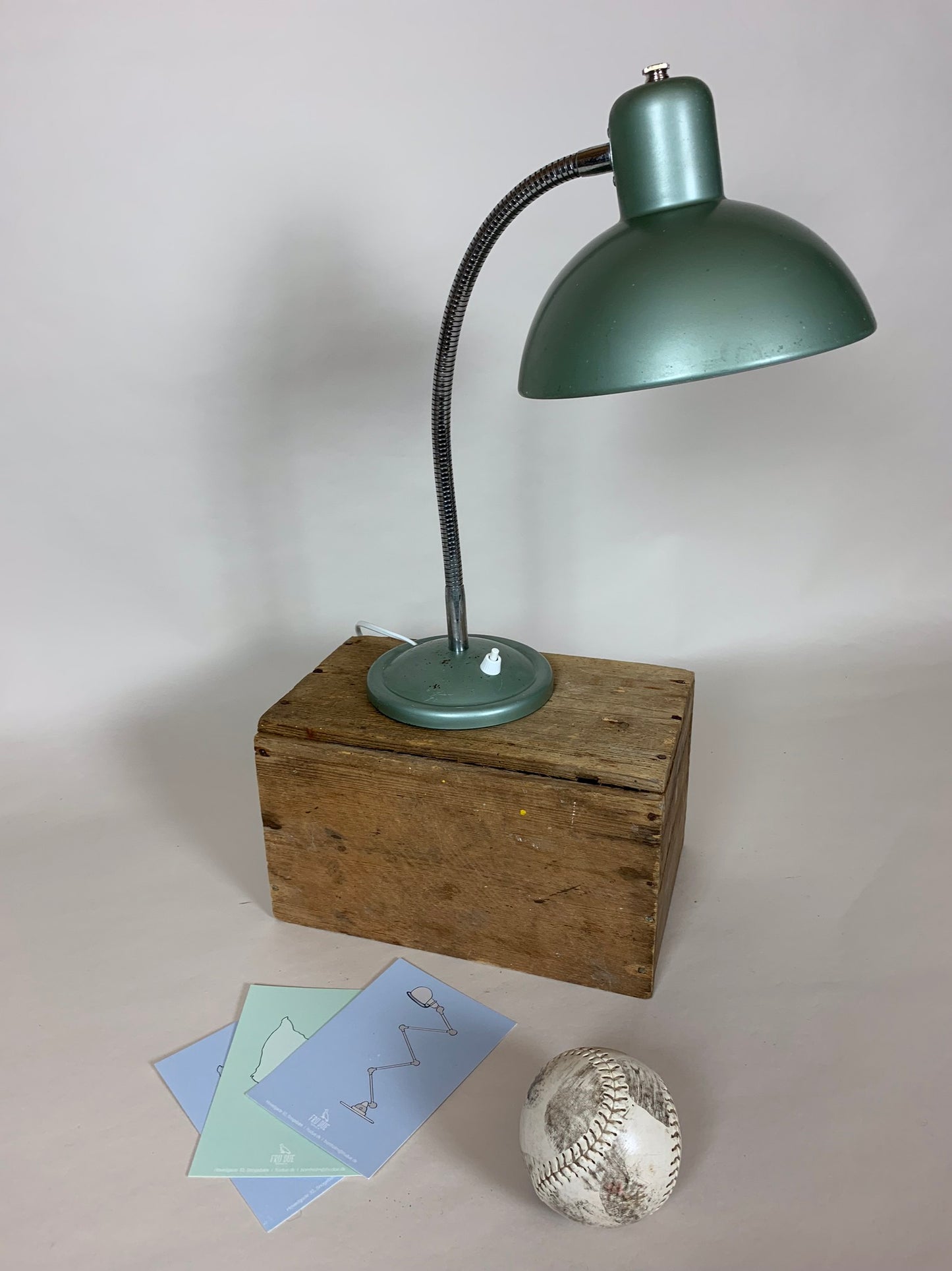 Schöne grüne französische Vintage Tischlampe