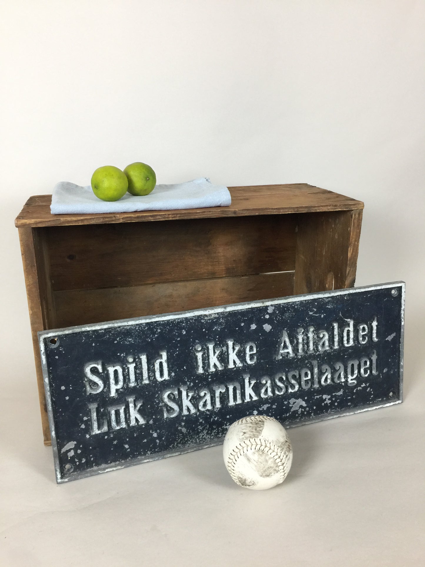 Schönes und sehr seltenes Schild