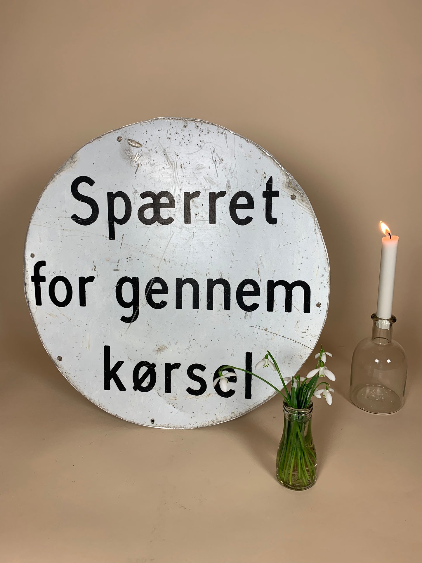Rundes Schild - Für den Verkehr gesperrt