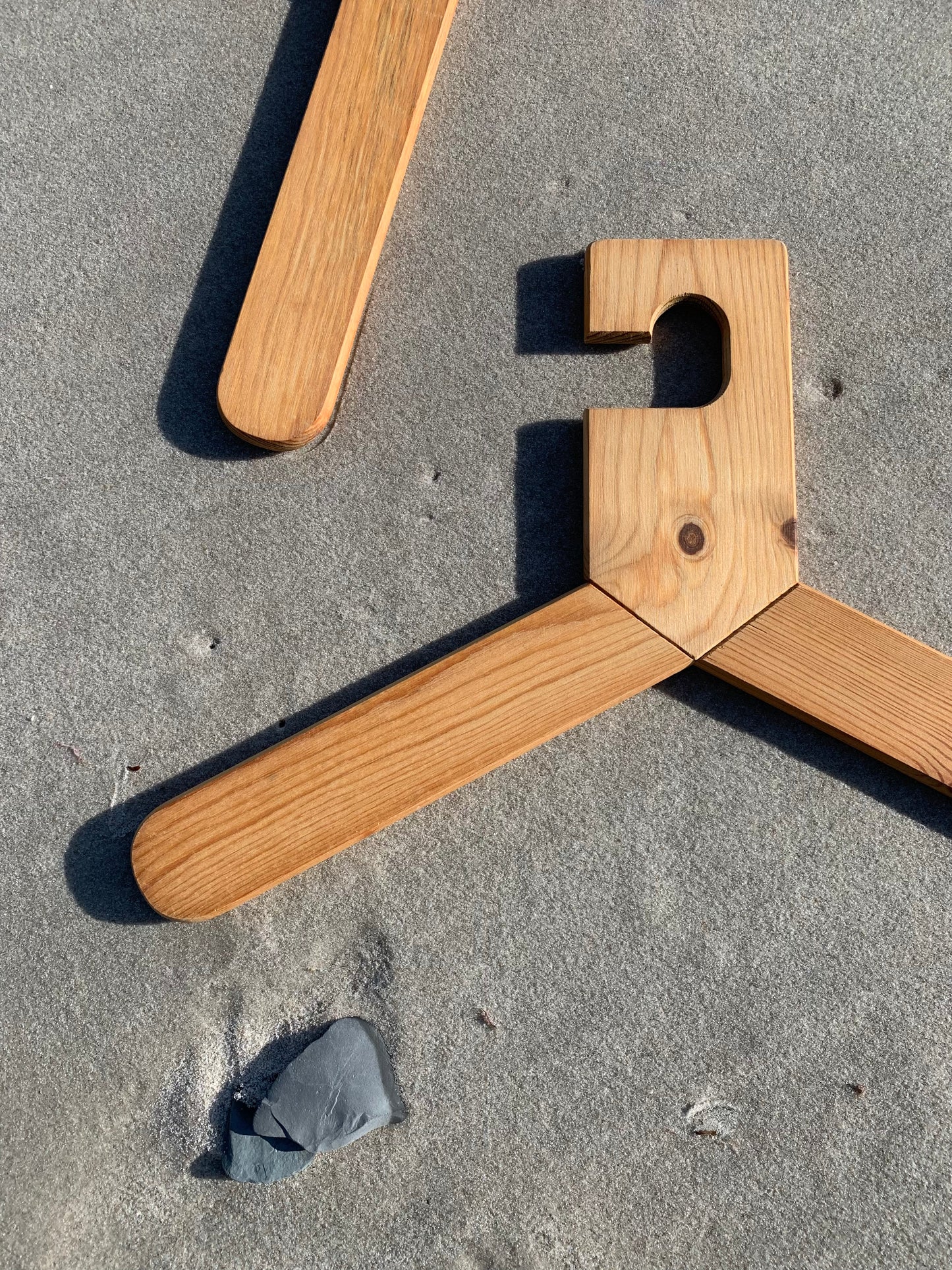 5 Stücke. dekorative Kleiderbügel aus Holz