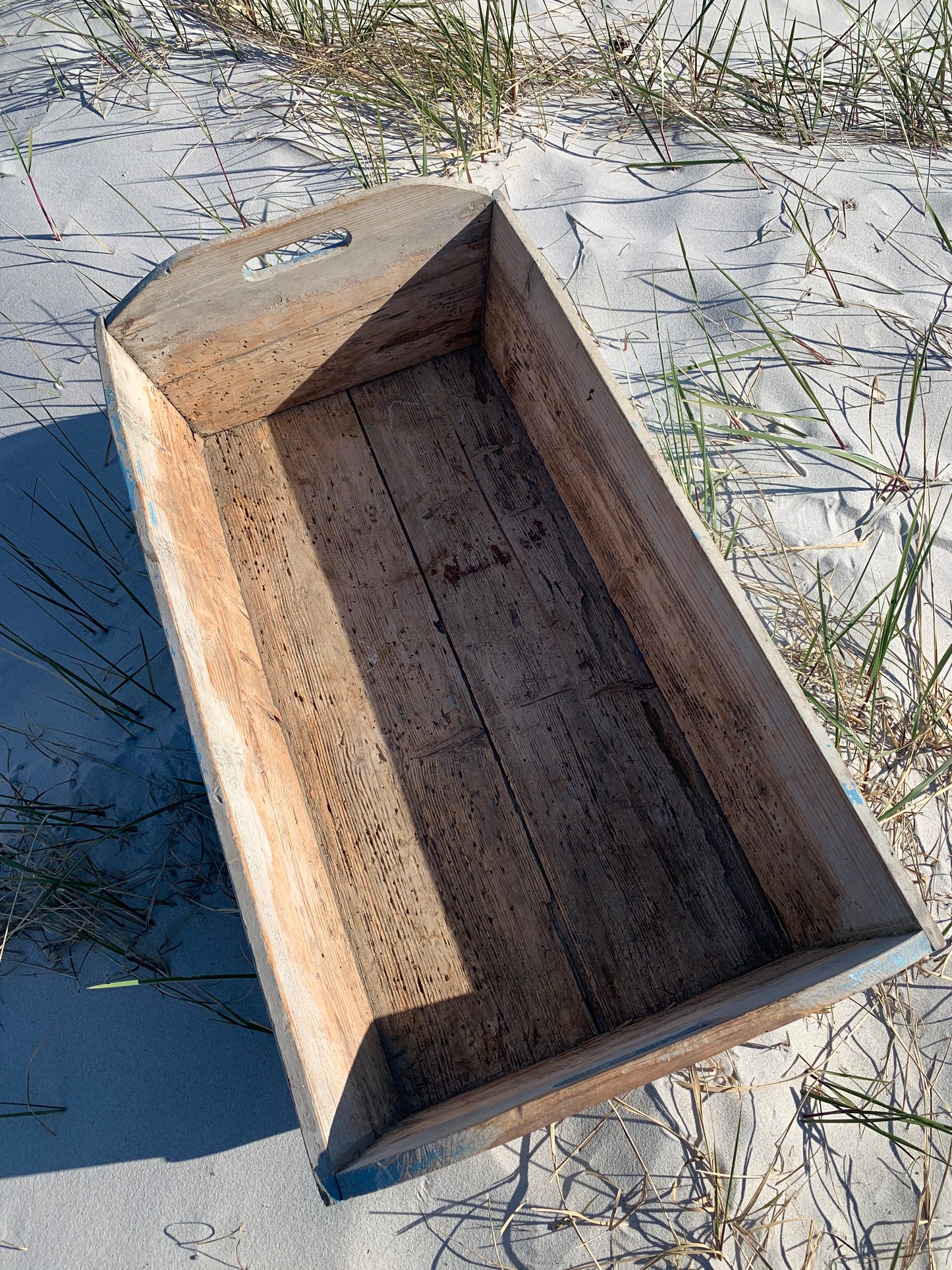 Blaue Holzkiste mit schöner Patina