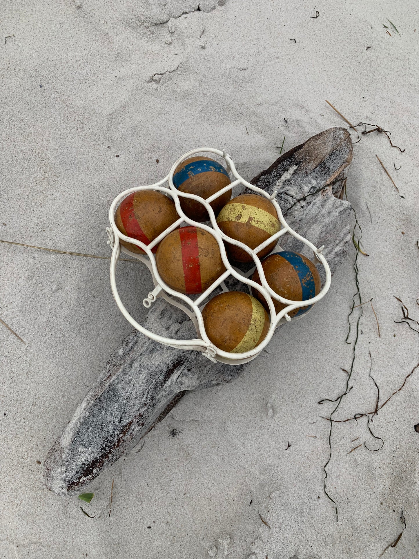 Altes Boule-Spiel mit 6 Holzkugeln