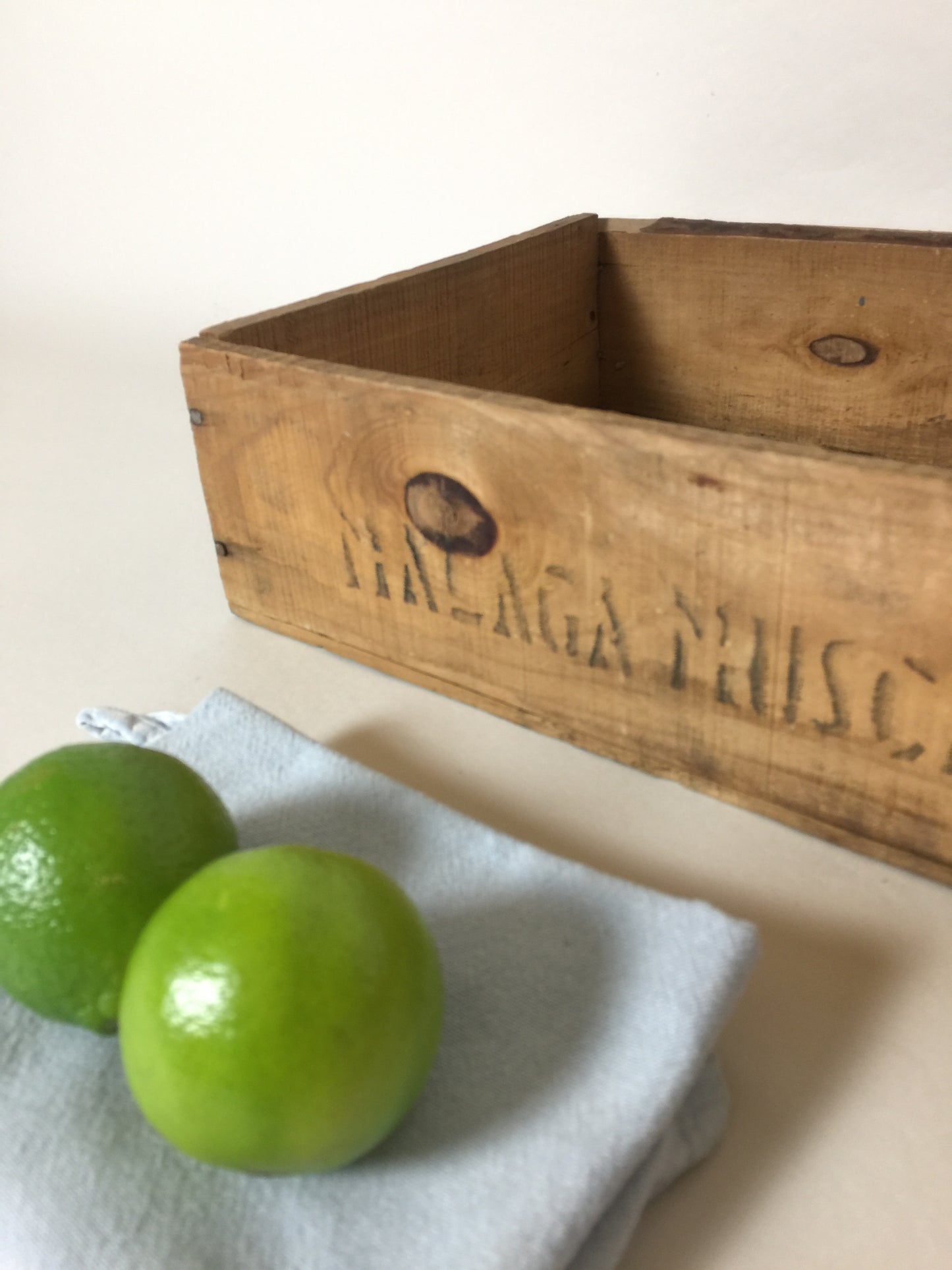 Schöne alte Holzkiste aus Malaga