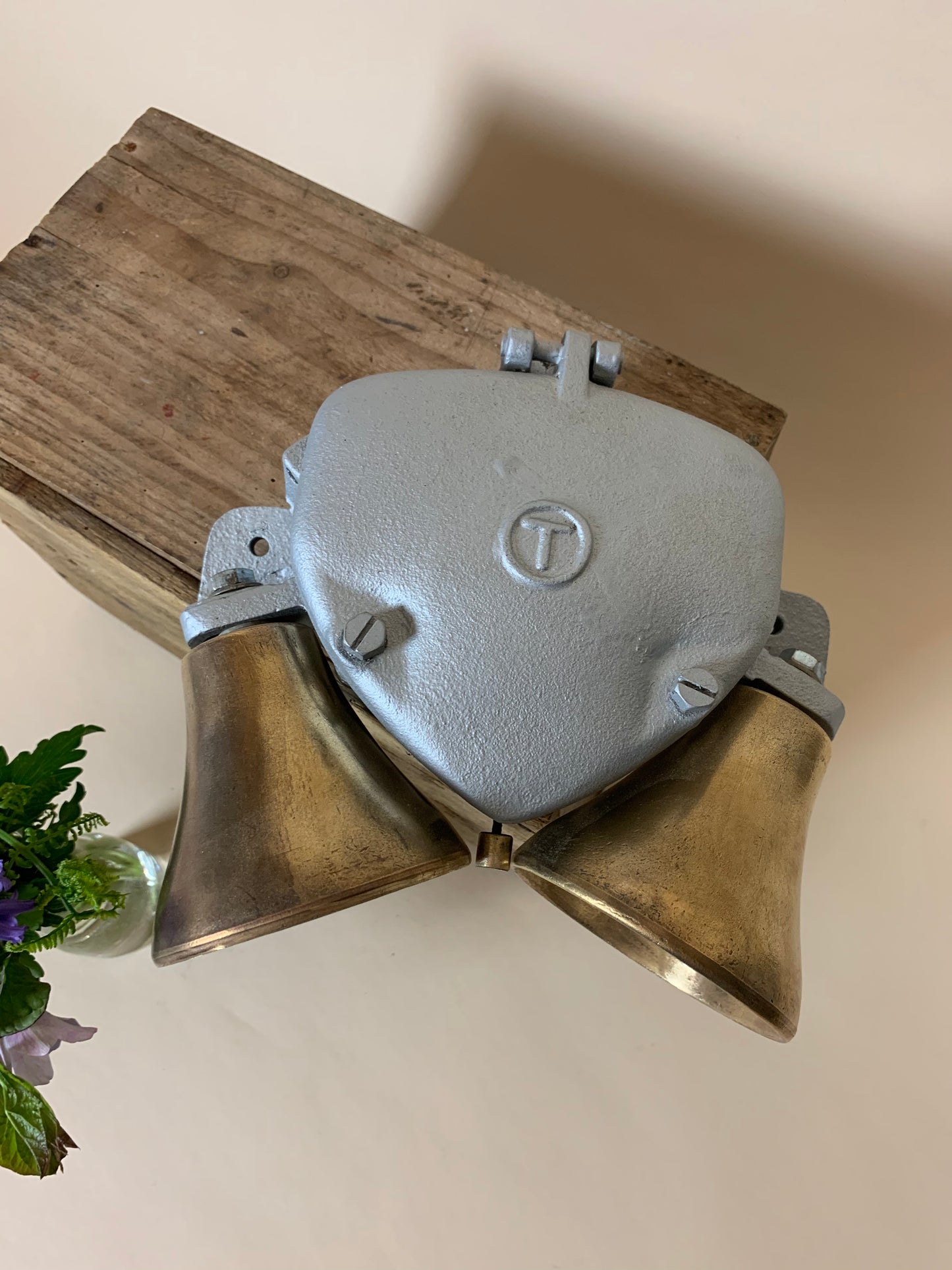 Alte Glocke aus Messing