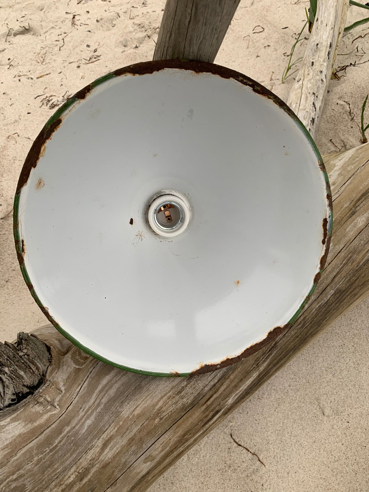 Lampe aus grüner Emaille