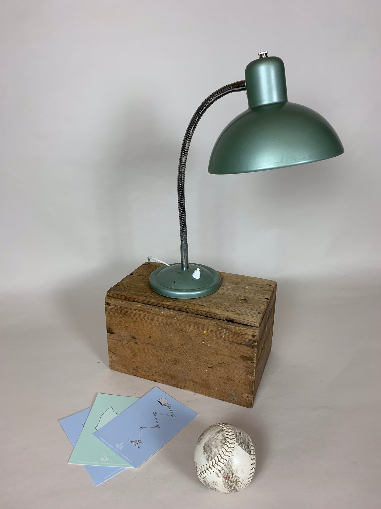 Schöne grüne französische Vintage Tischlampe