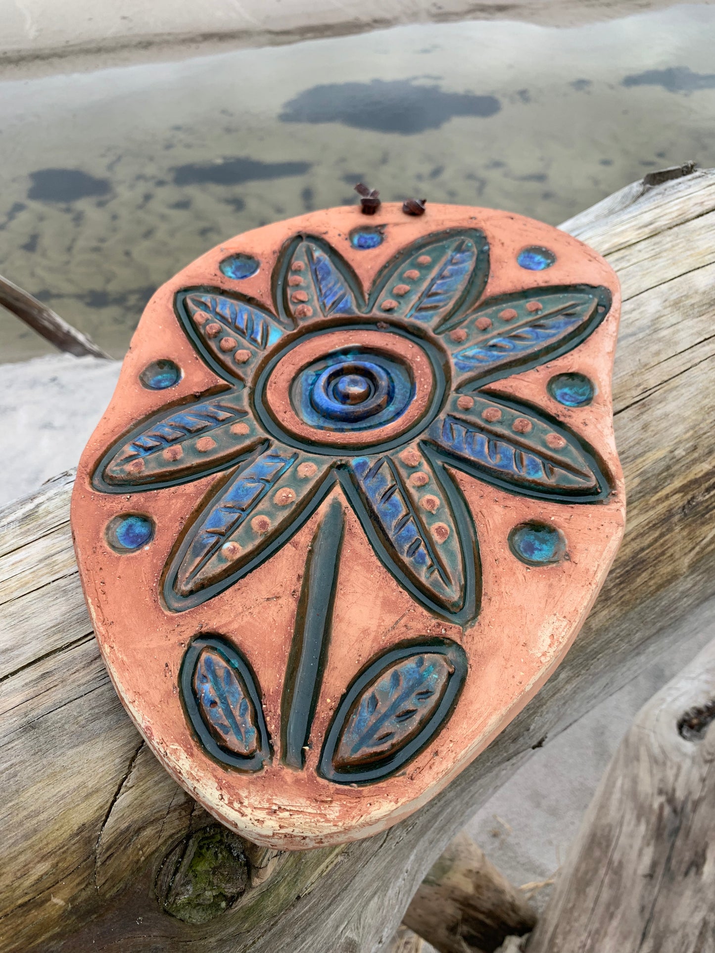 Relief mit Blume