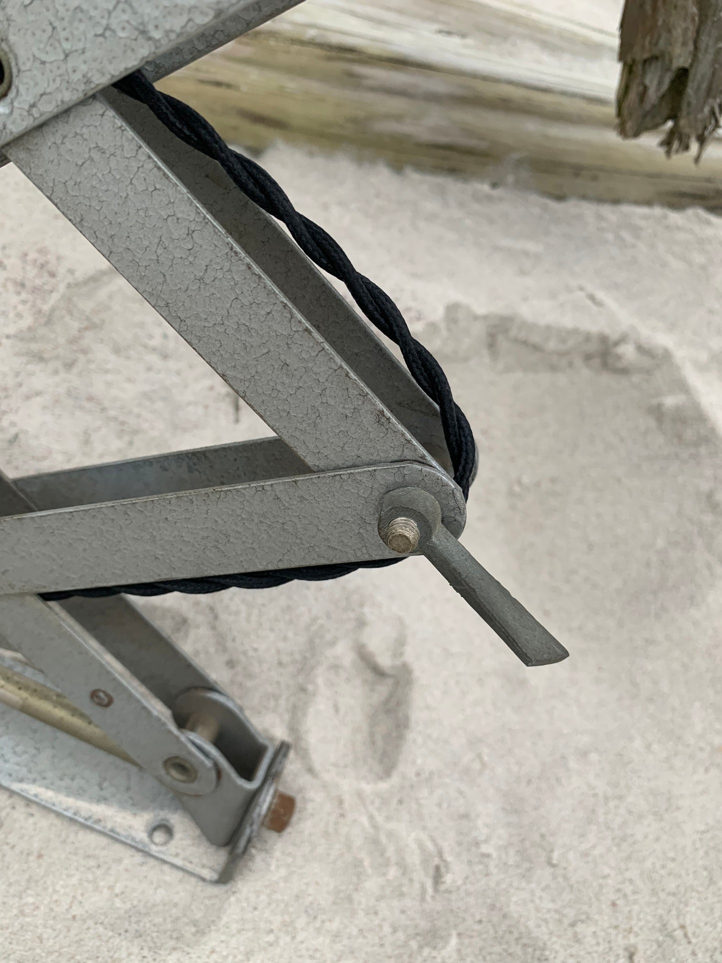 Scherenlampe - Grauer Hammerschlaglack