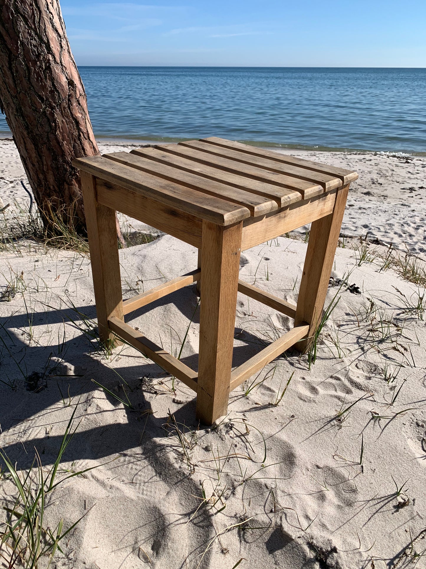Holzhocker mit Lattenrost