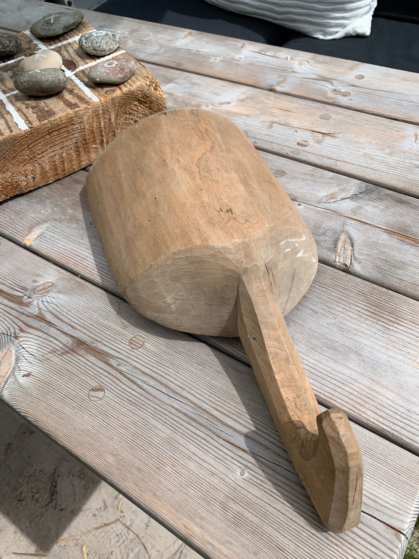 Großer handgeschnitzter Holzlöffel