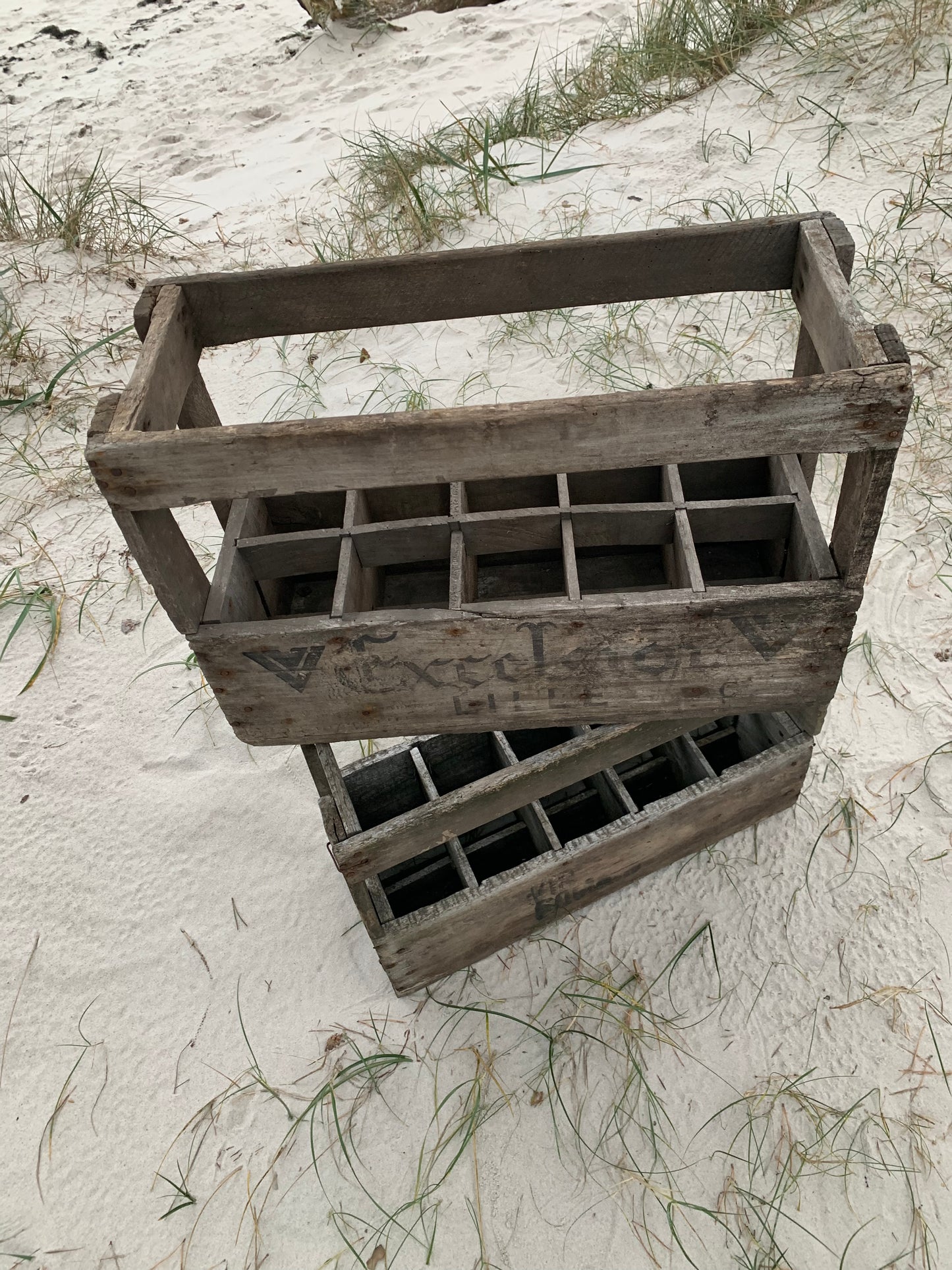 Alter Flaschenkasten mit Patina