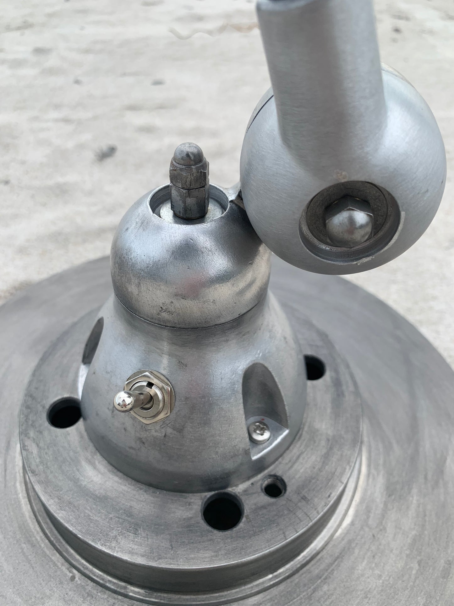 Jieldé Tischlampe mit gebogenem Arm