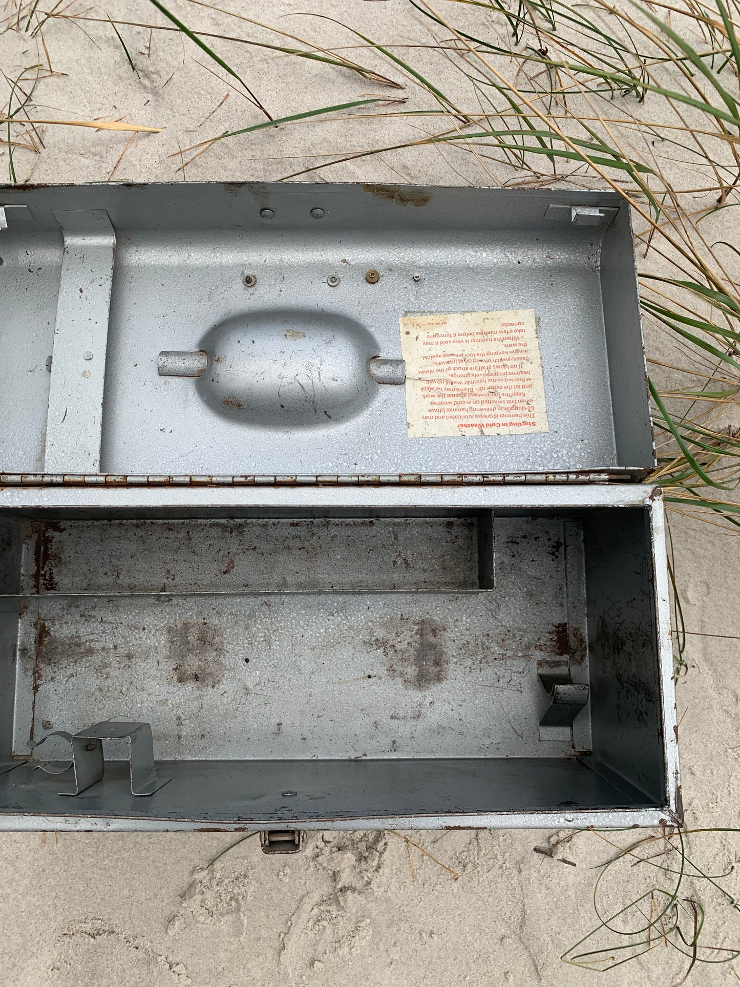 Schöne Werkzeugkiste aus Metall