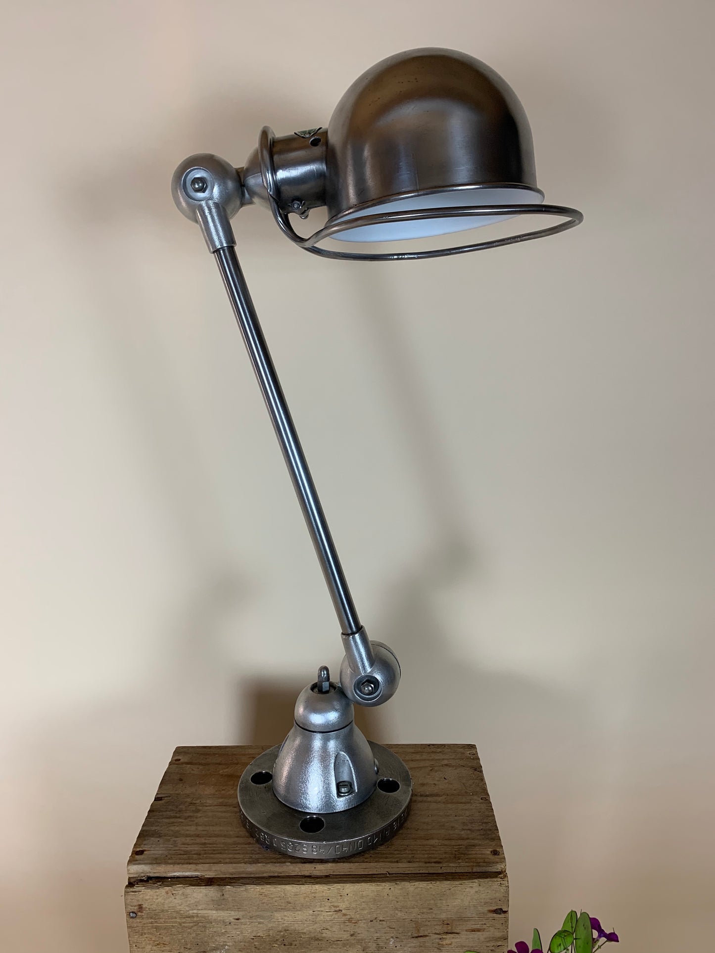 Jieldé-Lampe mit einem Arm und einem schönen Fuß