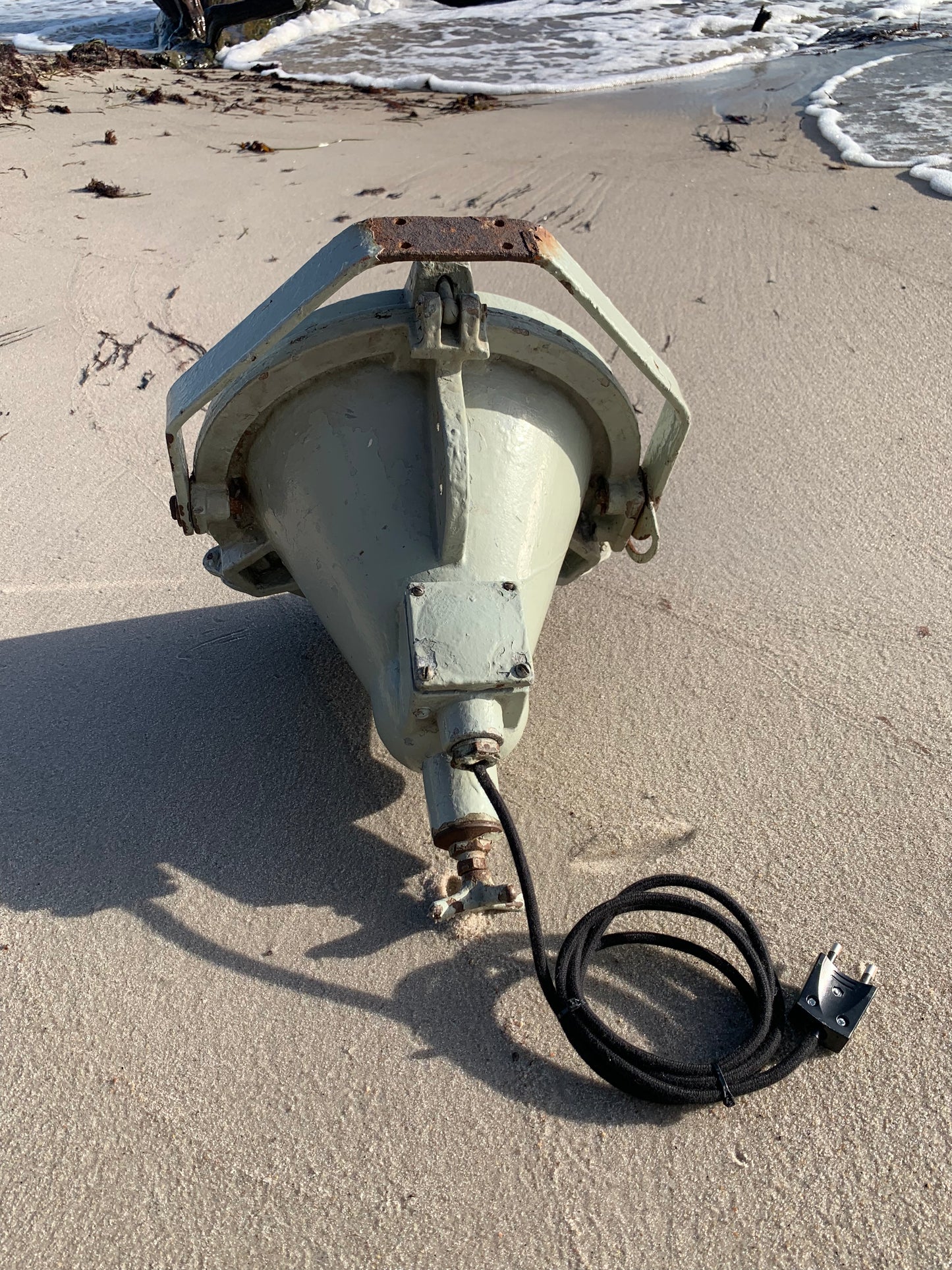 Suchscheinwerfer vom polnischen Schiff