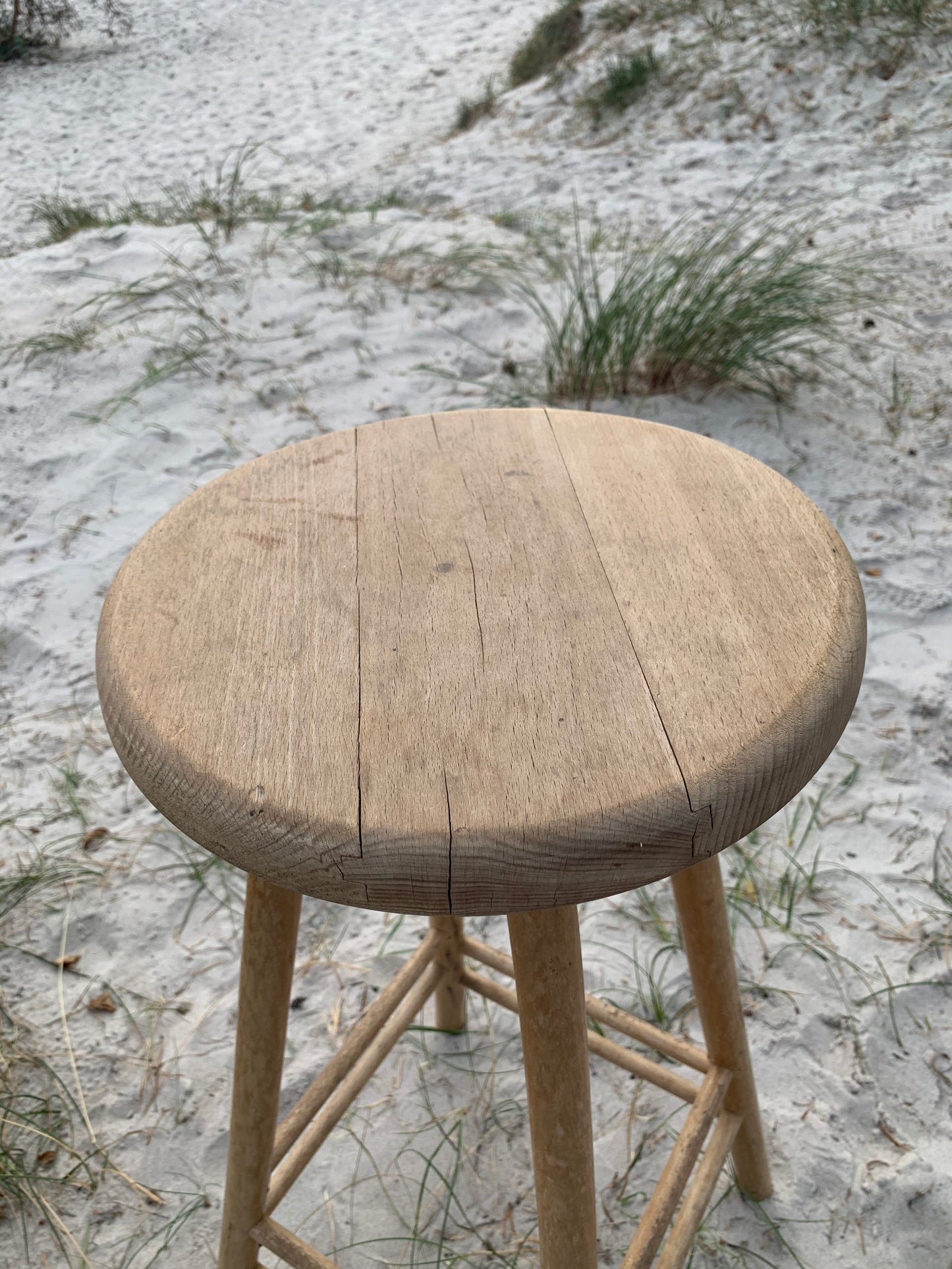Hoher Hocker aus Holz